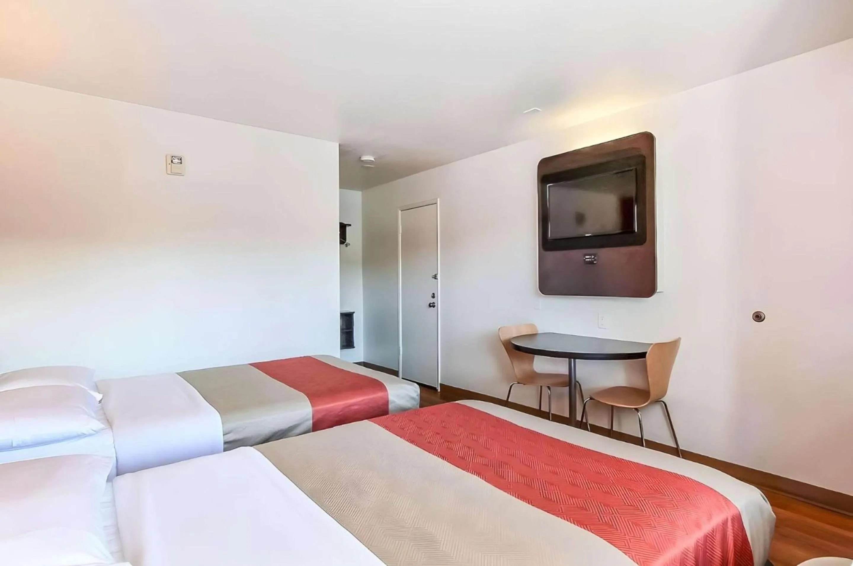 Bedroom, Bed in Motel 6-San Jose, CA - South