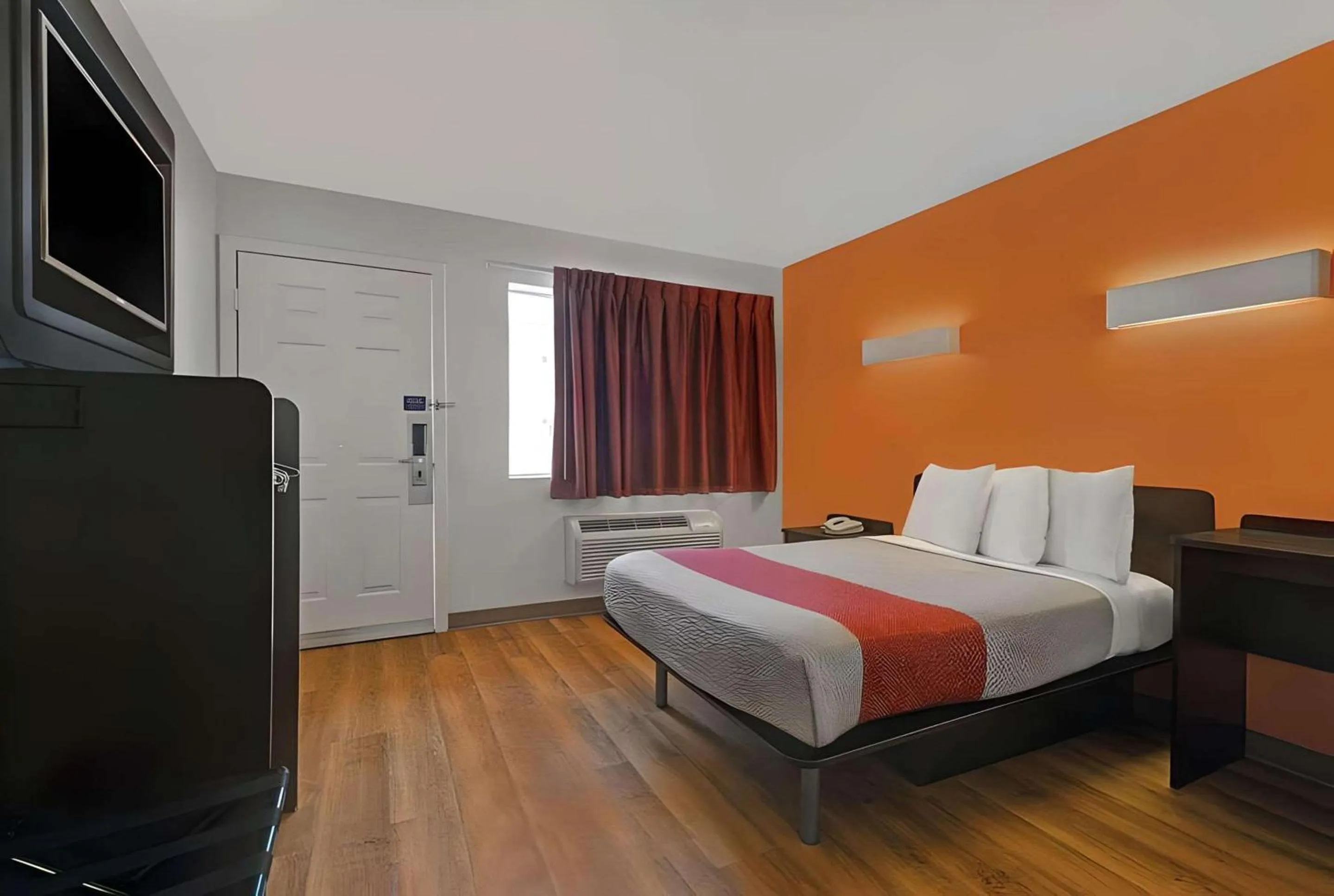 Bedroom, Bed in Motel 6-San Jose, CA - South