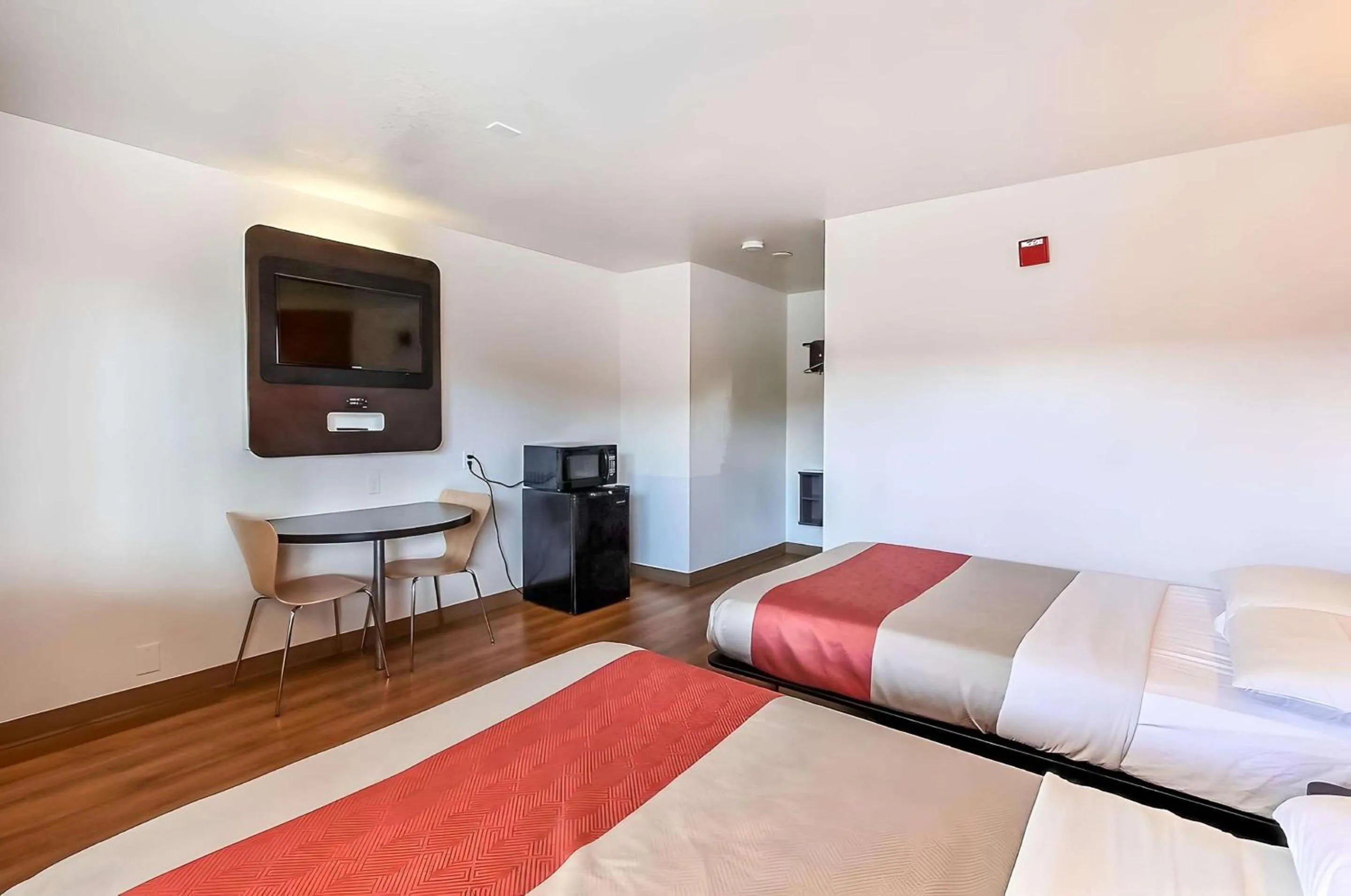 Bedroom, Bed in Motel 6-San Jose, CA - South