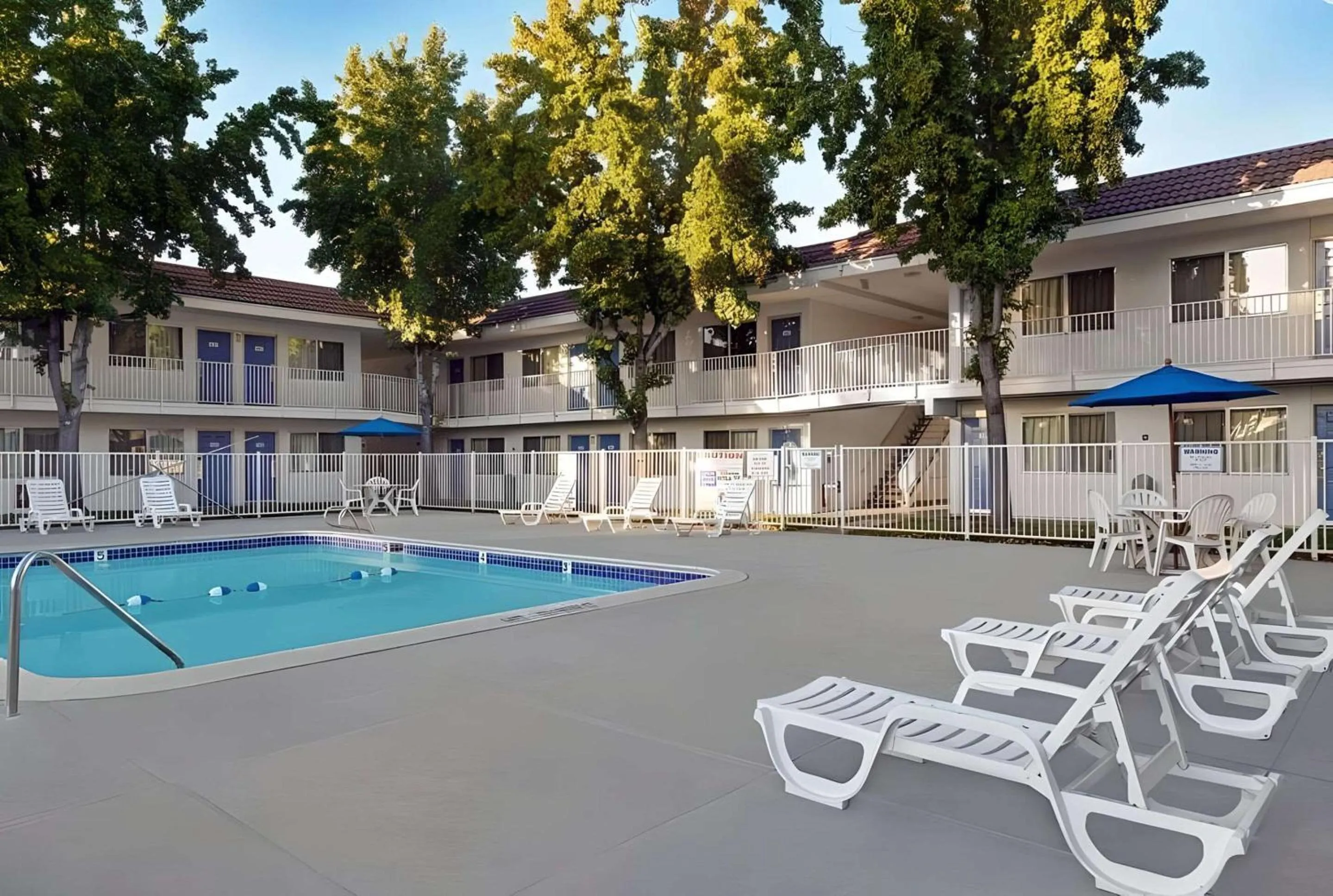 Swimming pool in Motel 6-San Jose, CA - South