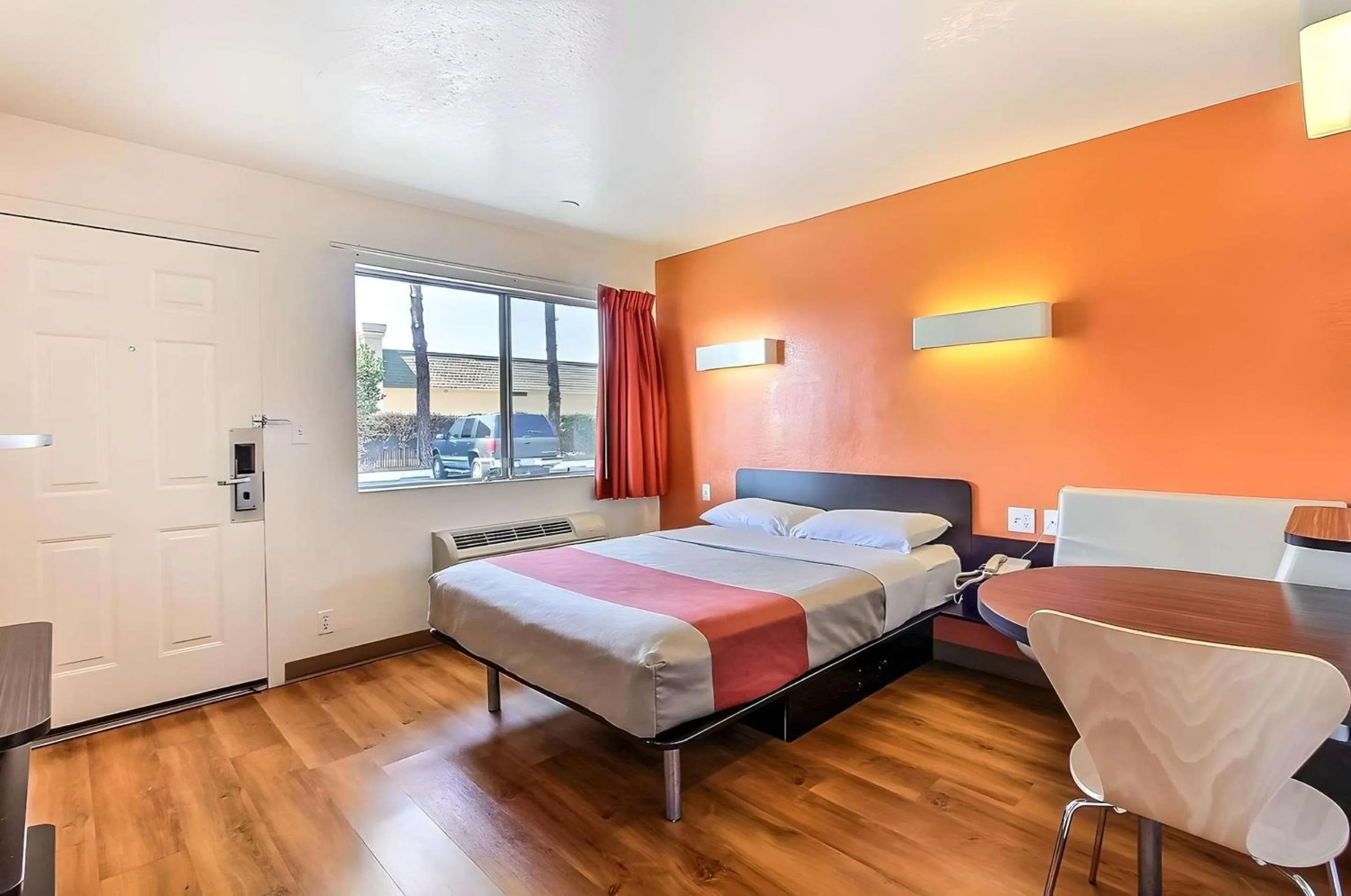 Bedroom, Bed in Motel 6-San Jose, CA - South
