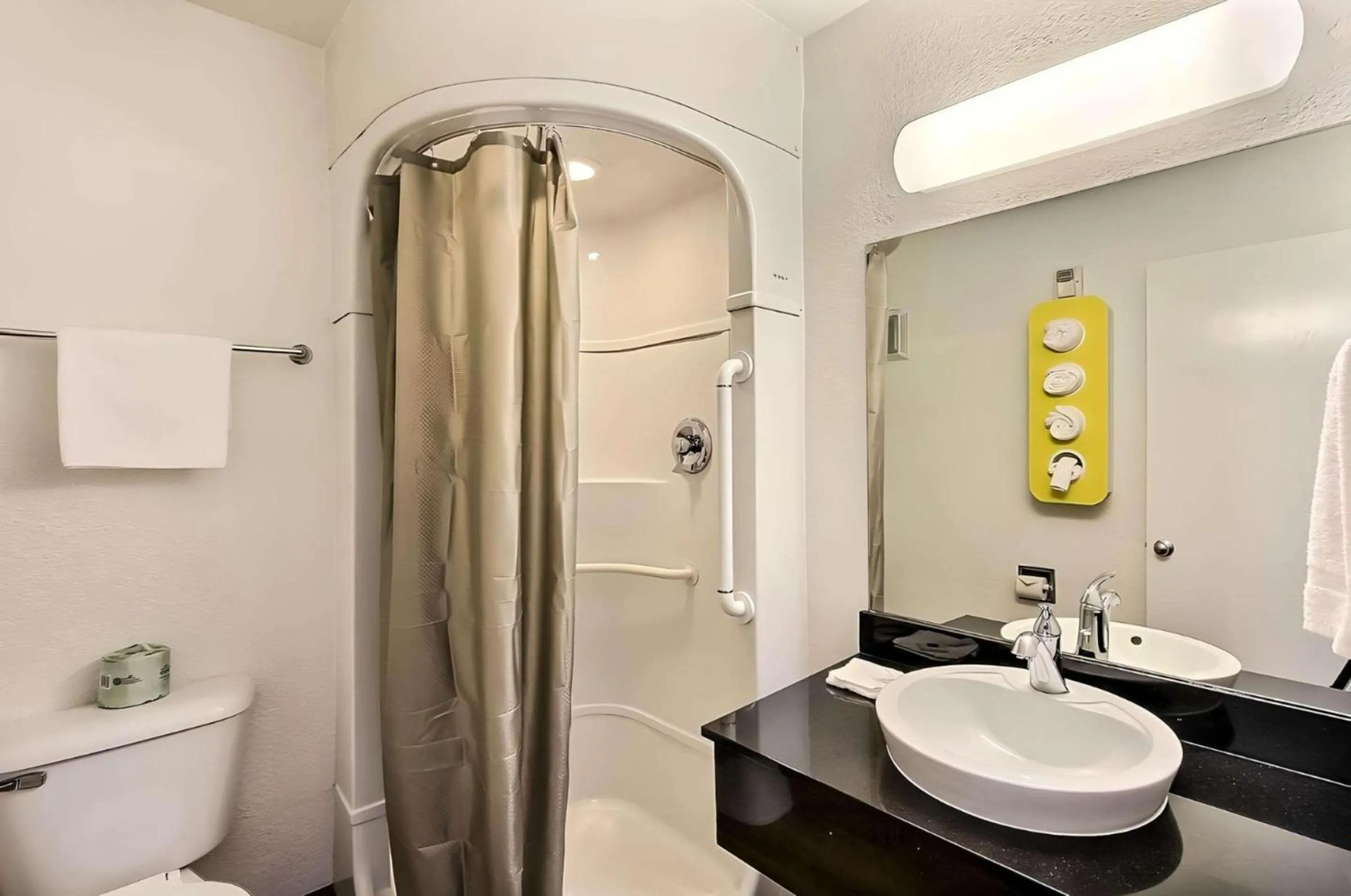 Bedroom in Motel 6-San Jose, CA - South