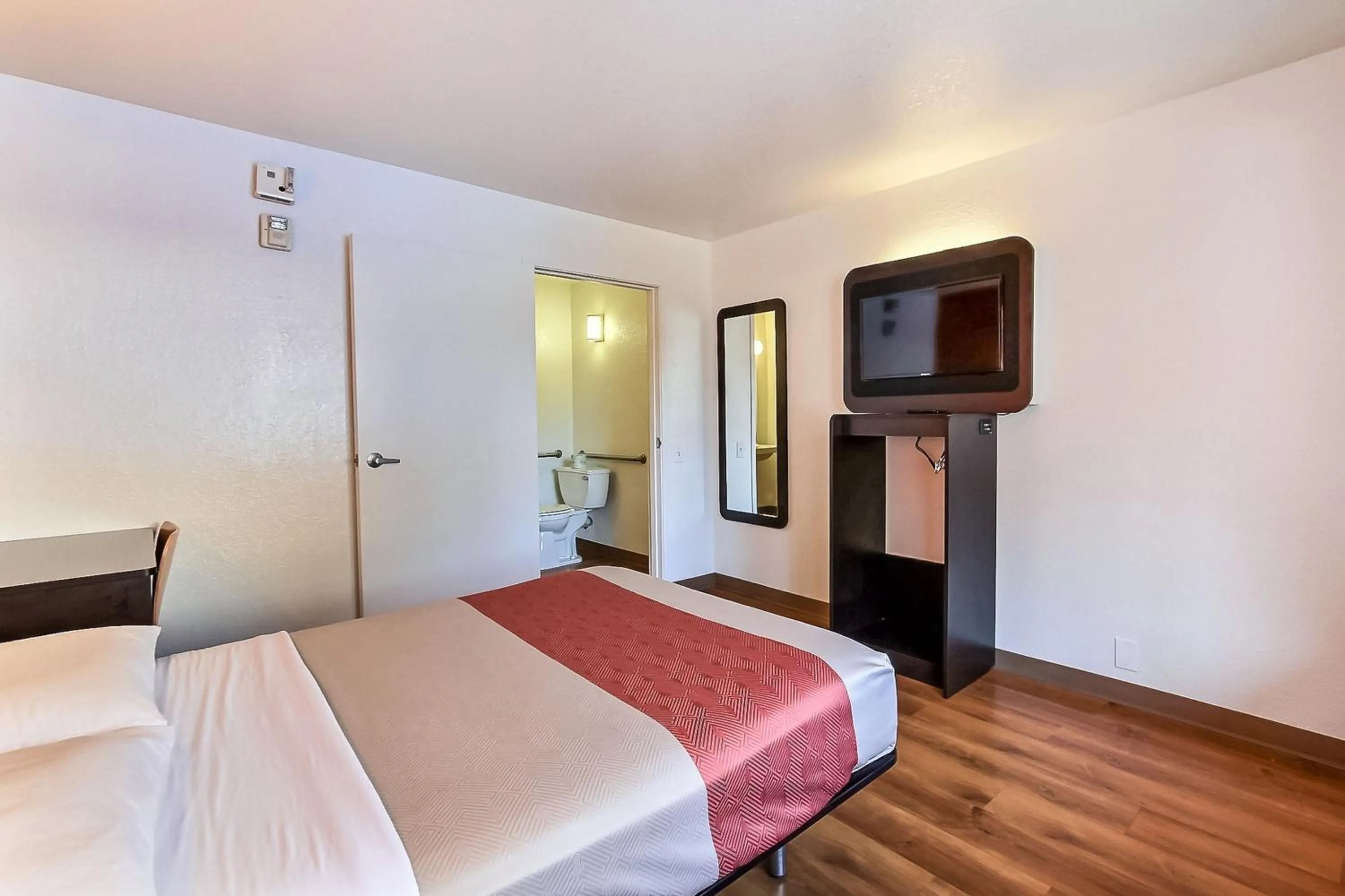 Bed in Motel 6-San Jose, CA - South