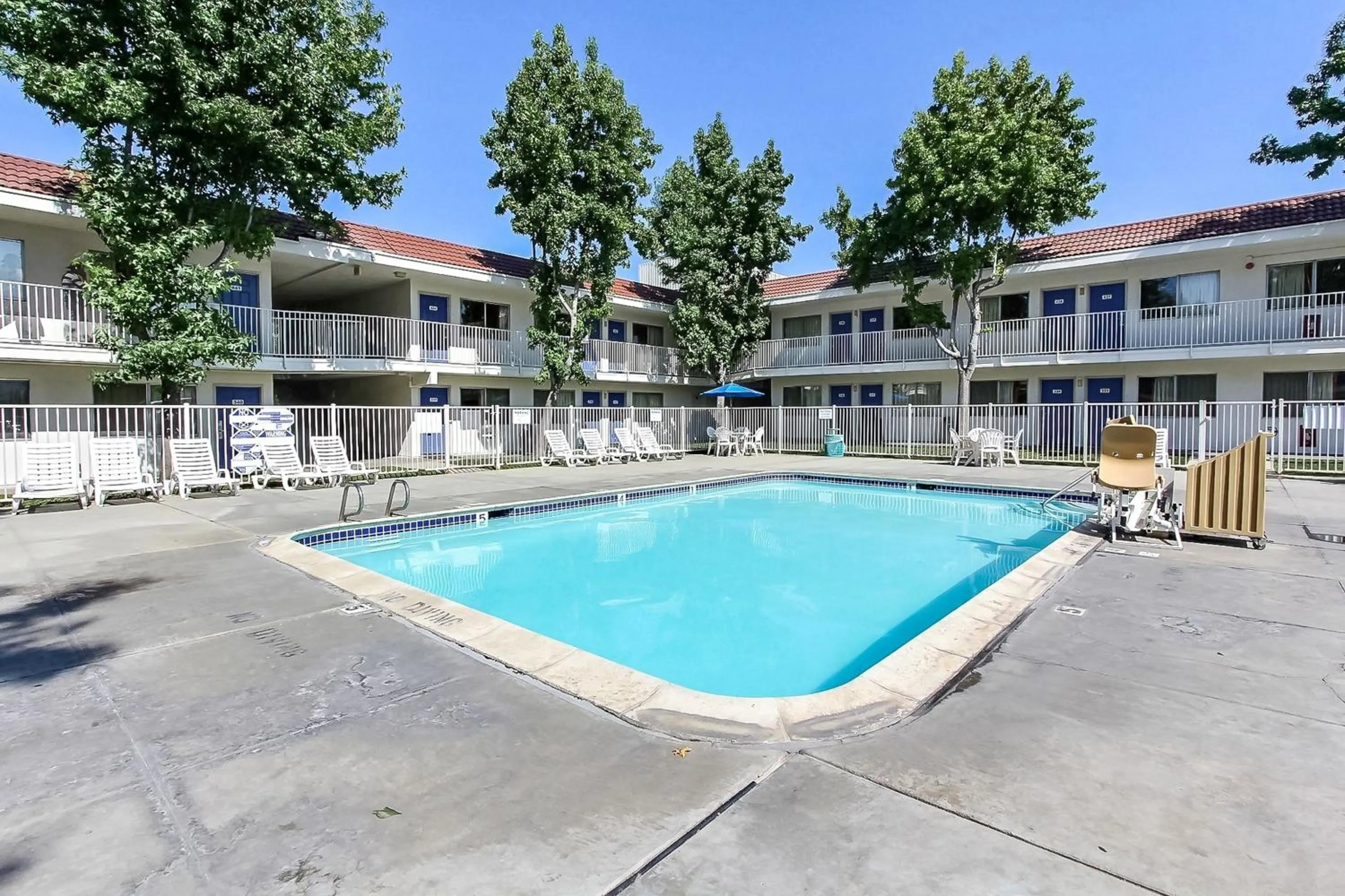 Swimming pool in Motel 6-San Jose, CA - South