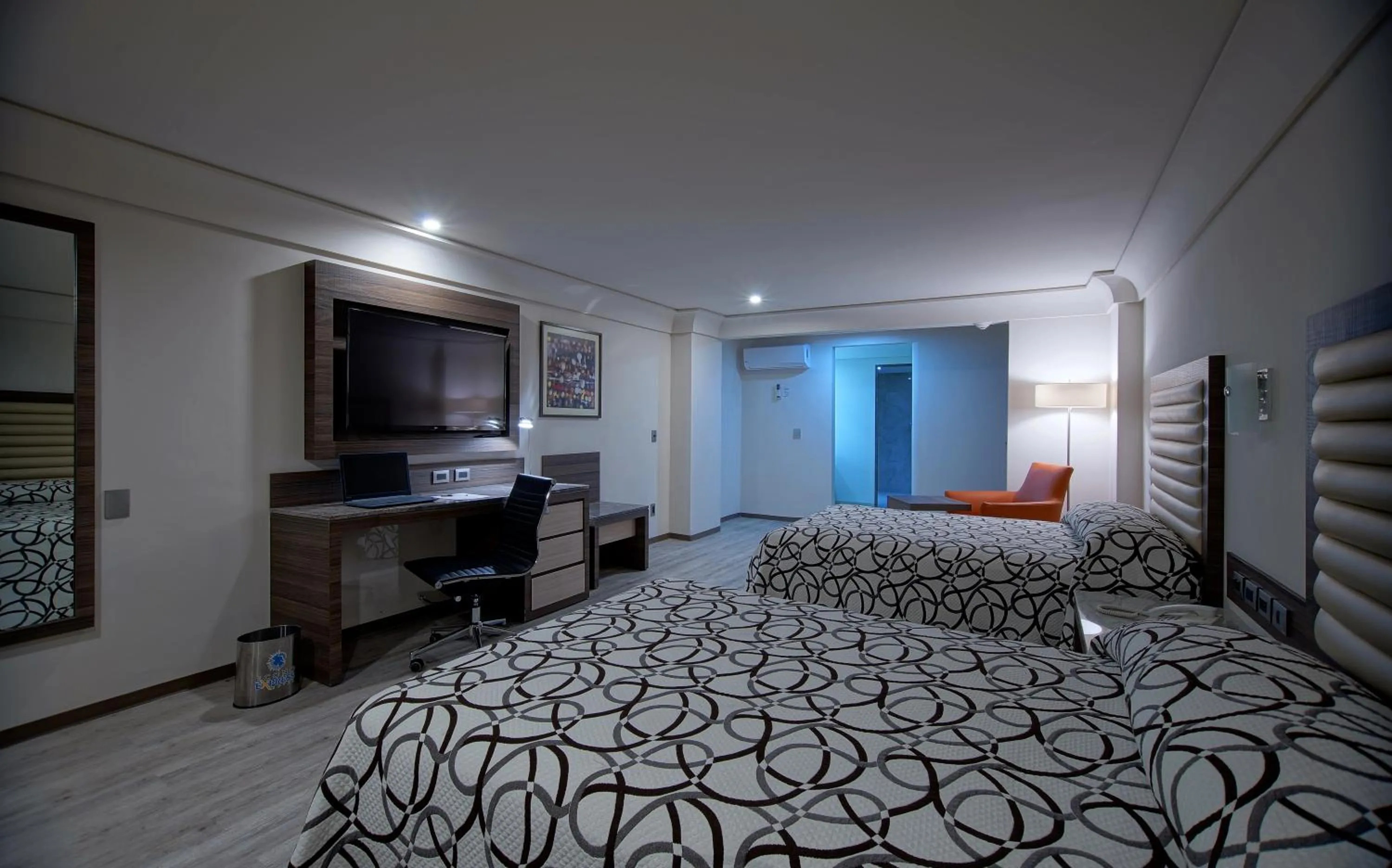 Photo of the whole room, Bed in Econo Express Hotel