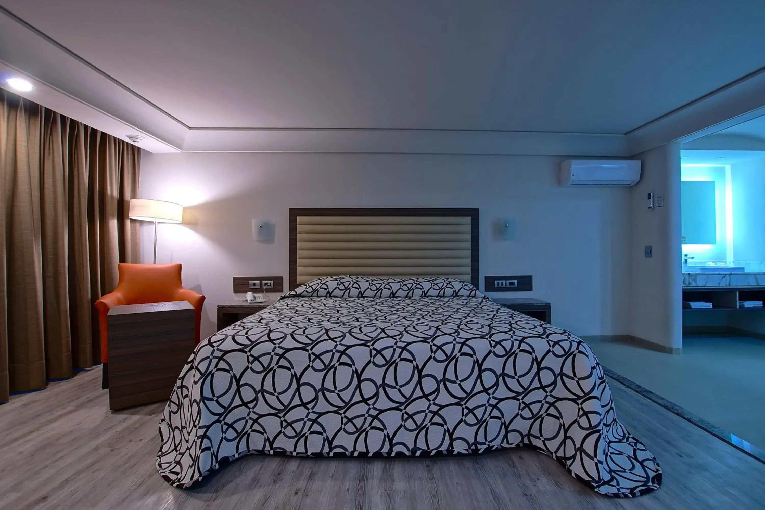 Deluxe Suite with Spa Bath in Econo Express Hotel Deluxe Suite with Spa Bath in Econo Express Hotel