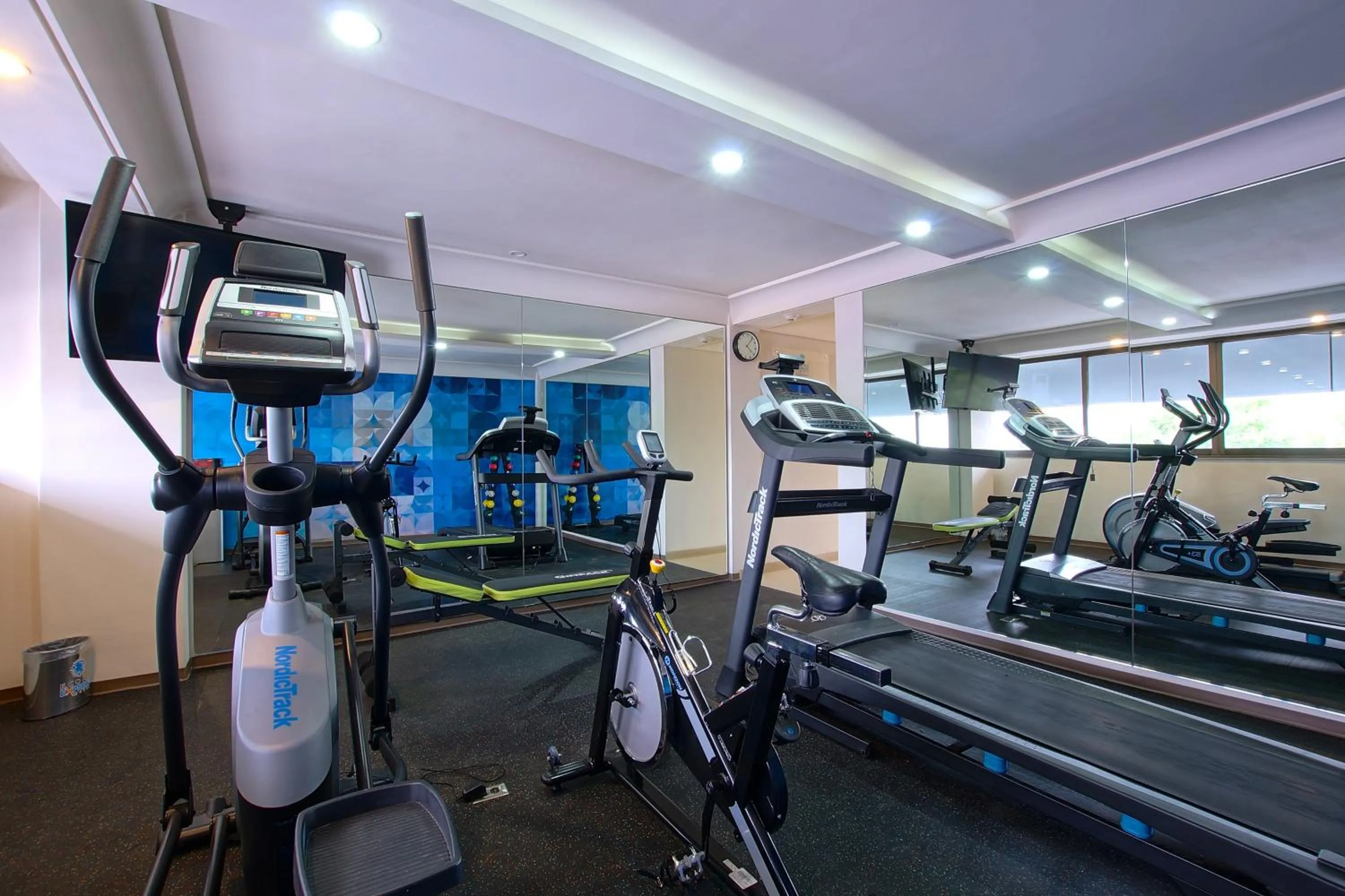 Fitness centre/facilities in Econo Express Hotel
