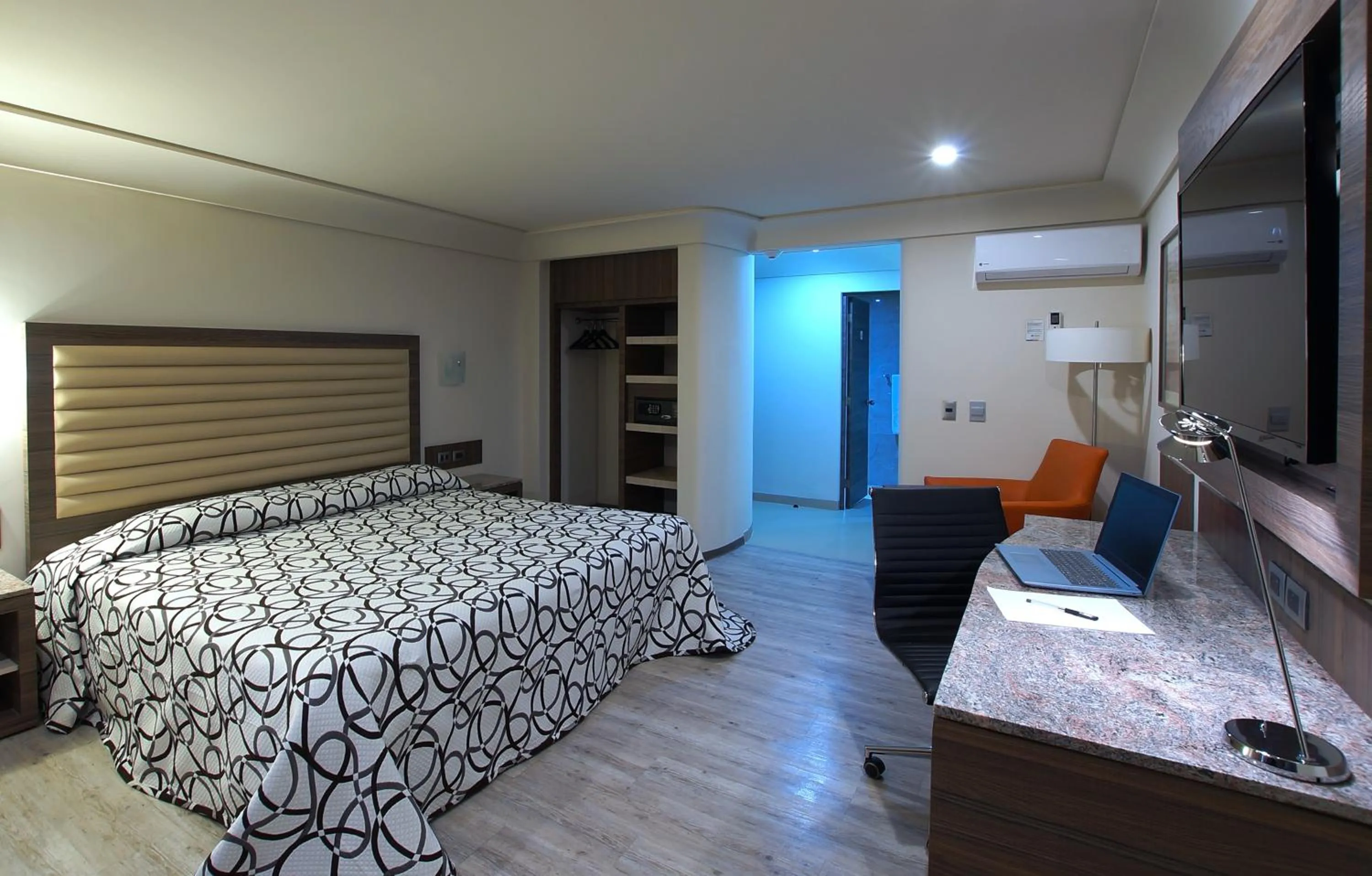 Photo of the whole room, Bed in Econo Express Hotel