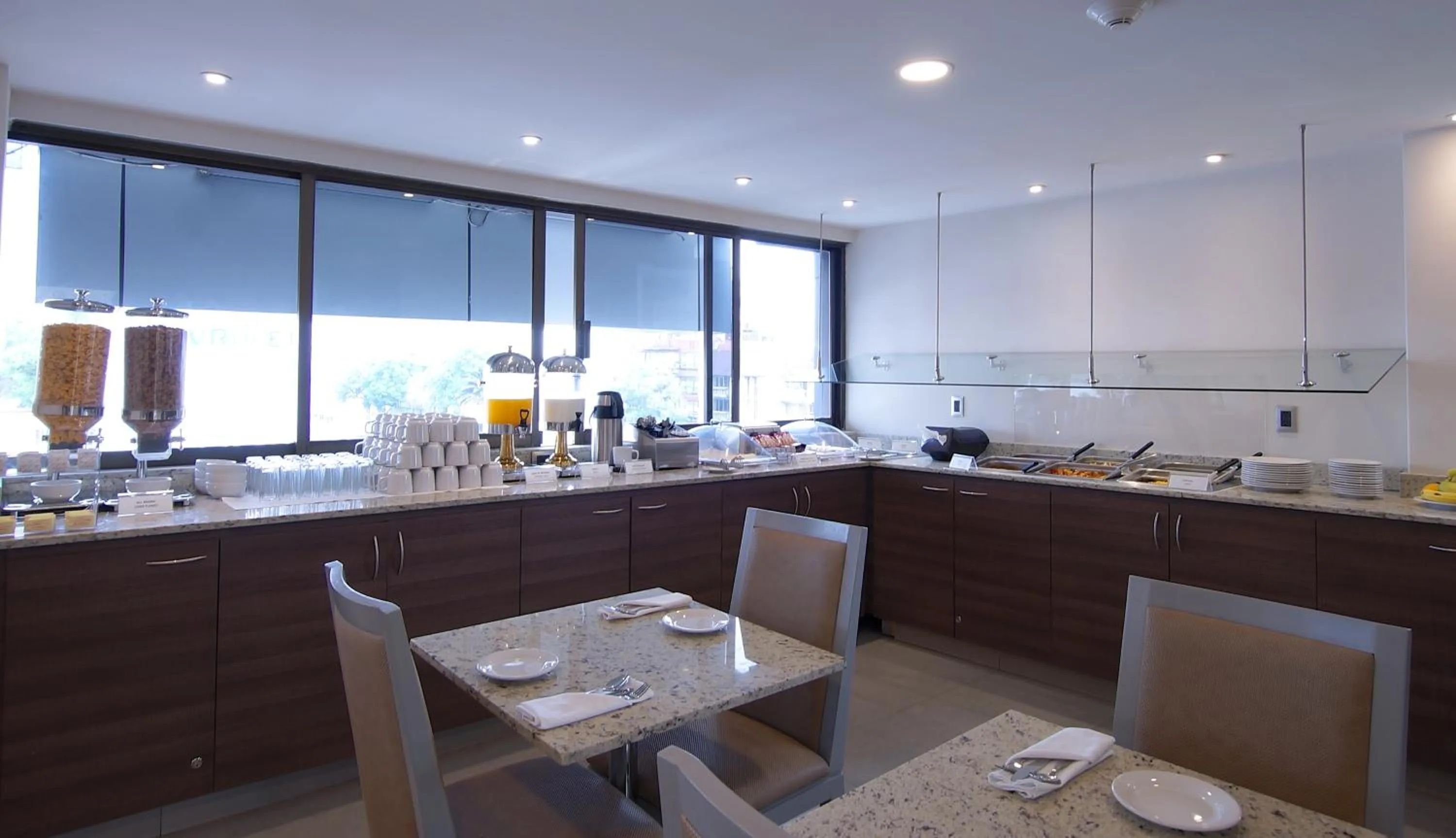 Restaurant/places to eat in Econo Express Hotel