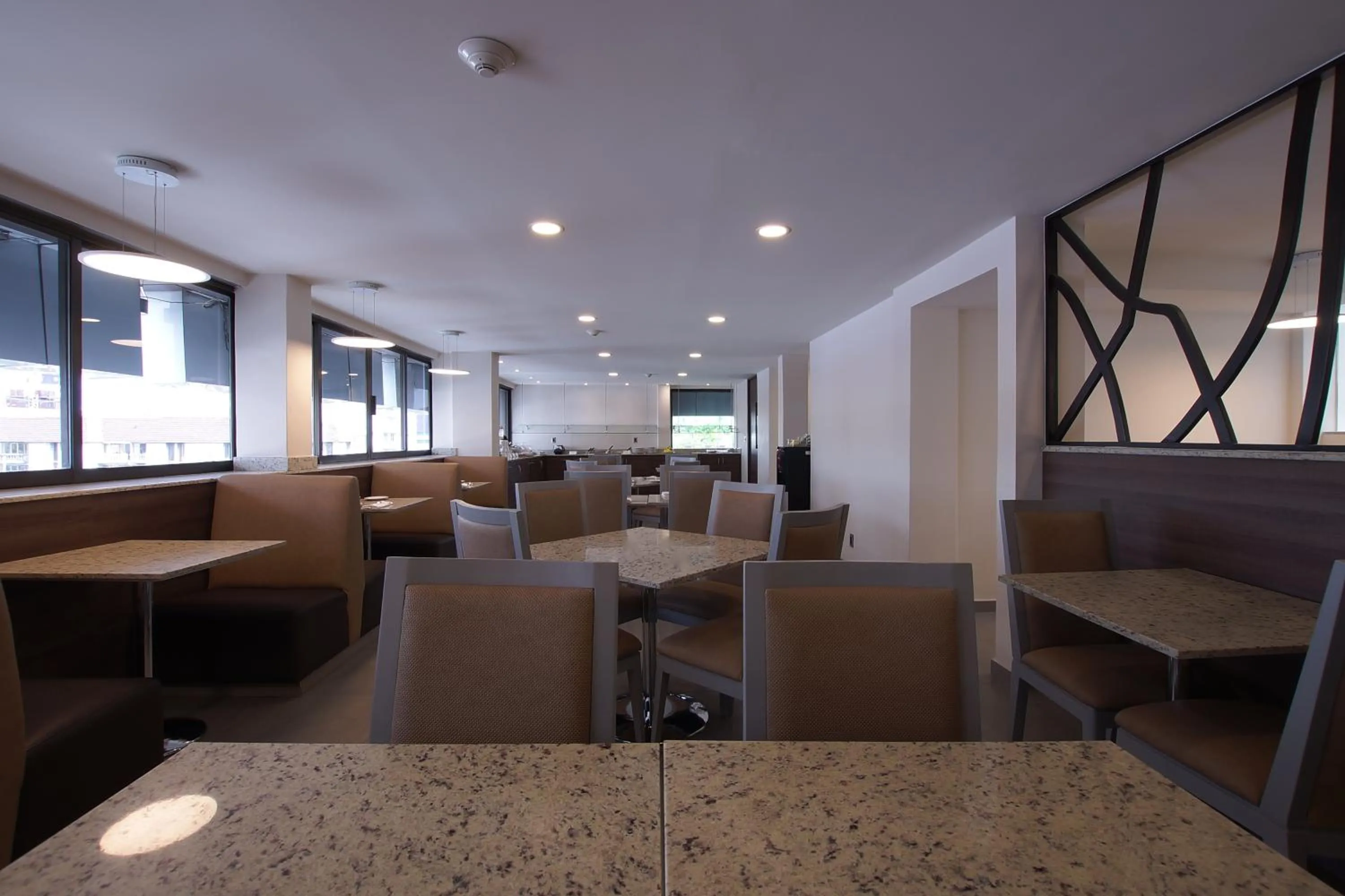 Restaurant/places to eat in Econo Express Hotel