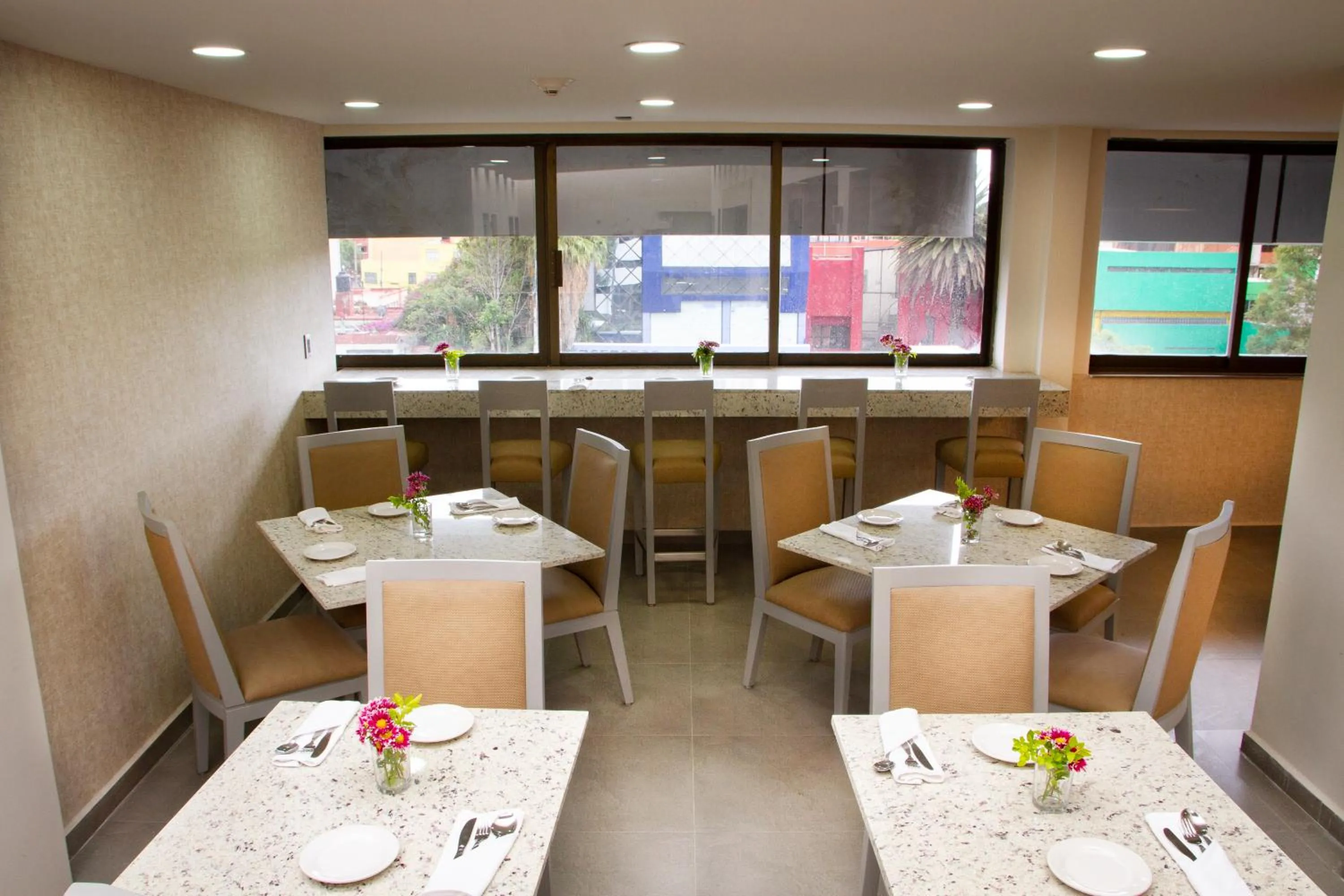 Restaurant/places to eat in Econo Express Hotel