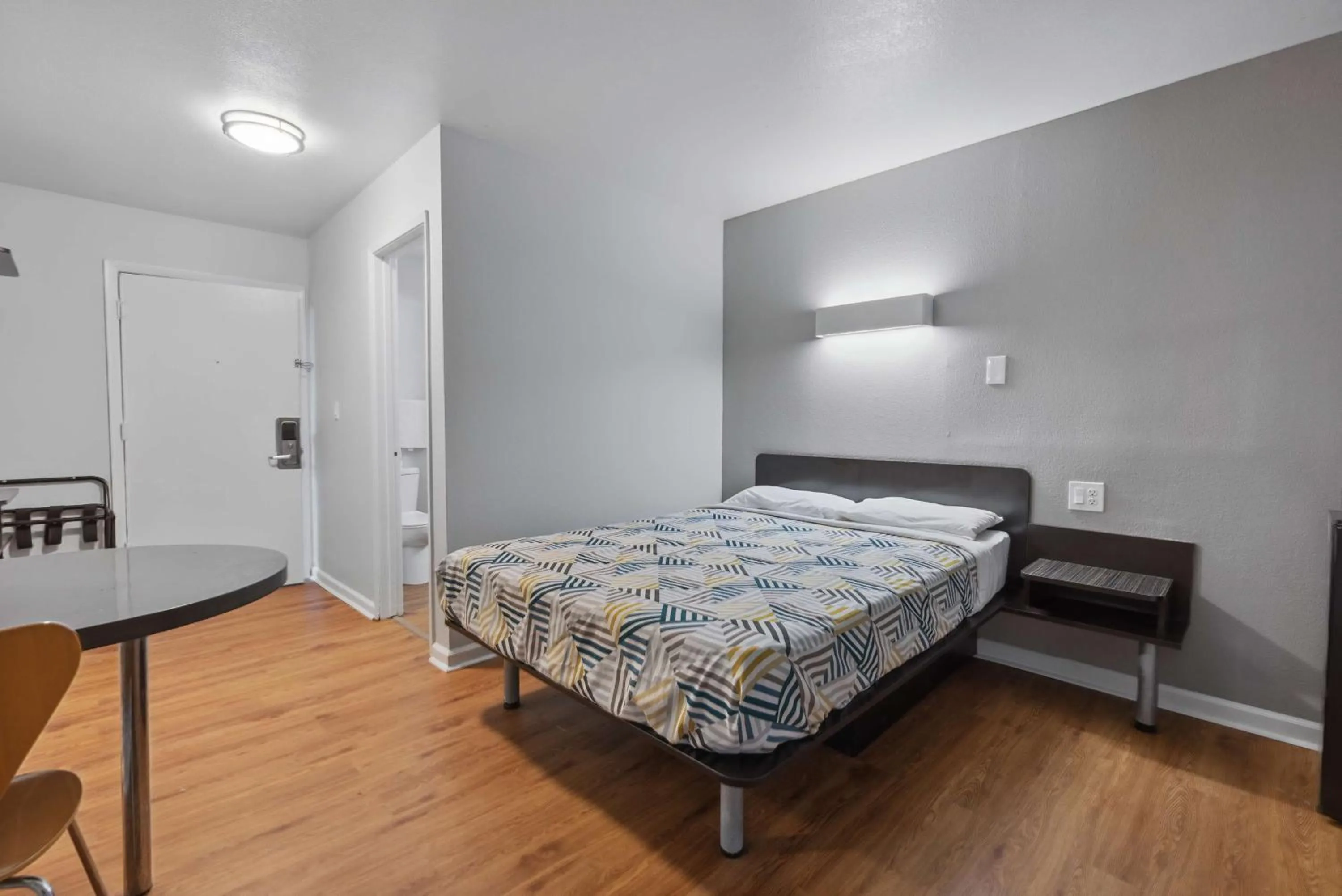 Bedroom, Bed in Motel 6-Normal, IL - Bloomington Area