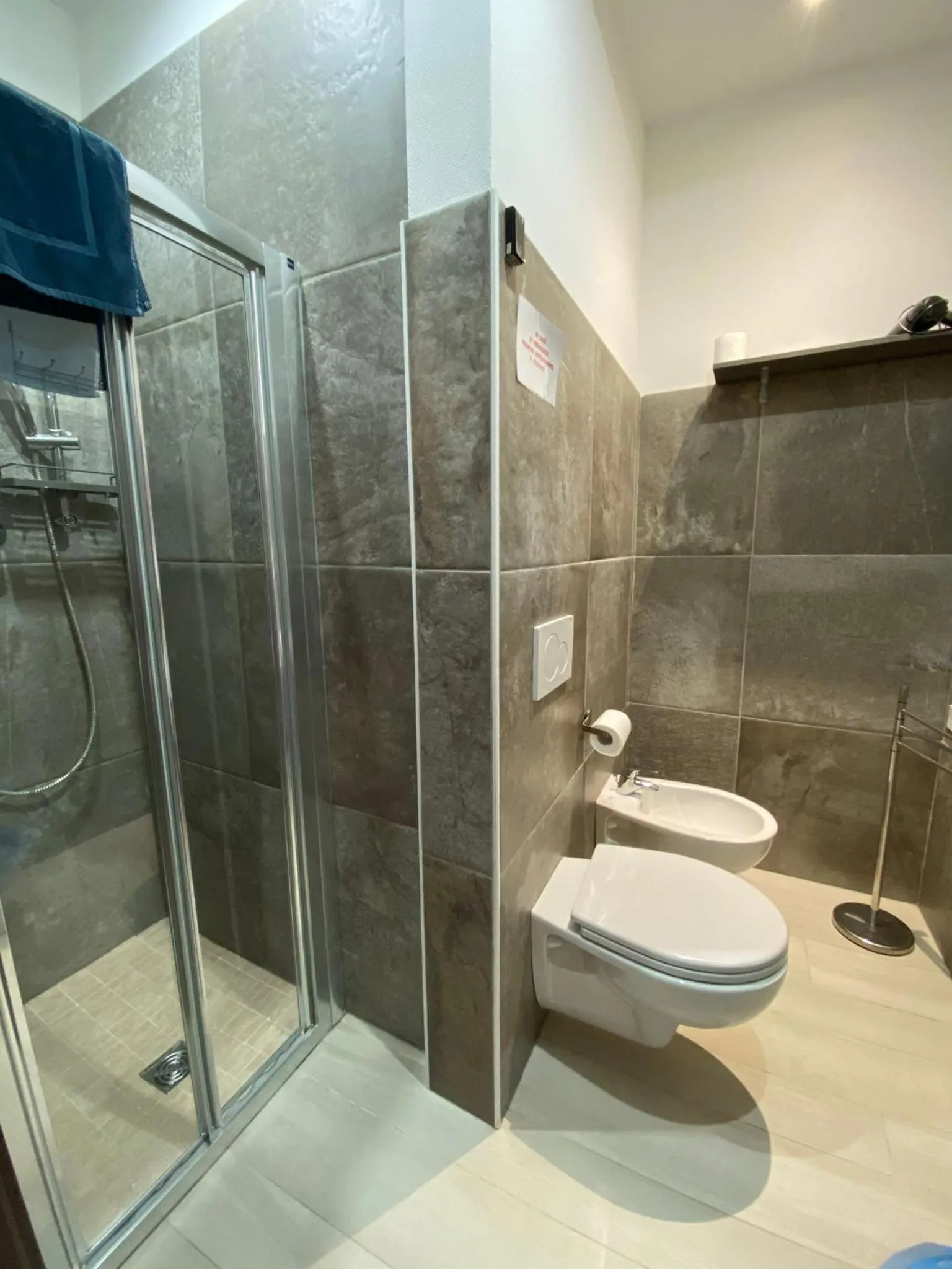 Shower in Hotel Villa Joseph