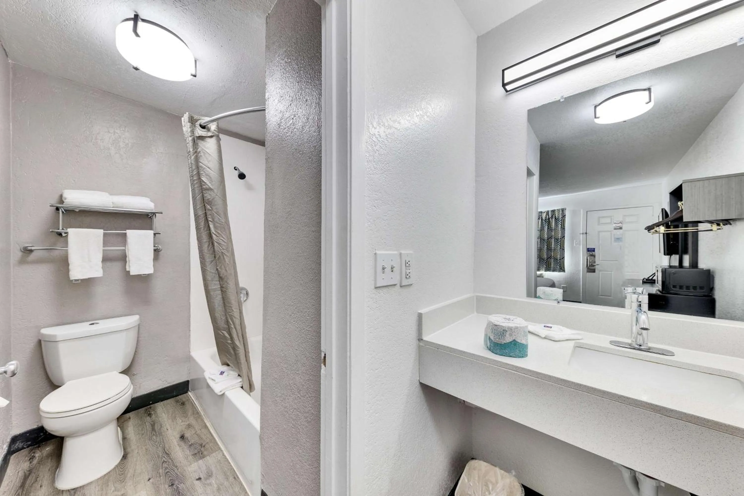 Bathroom in Motel 6-Austin, TX - Airport - South