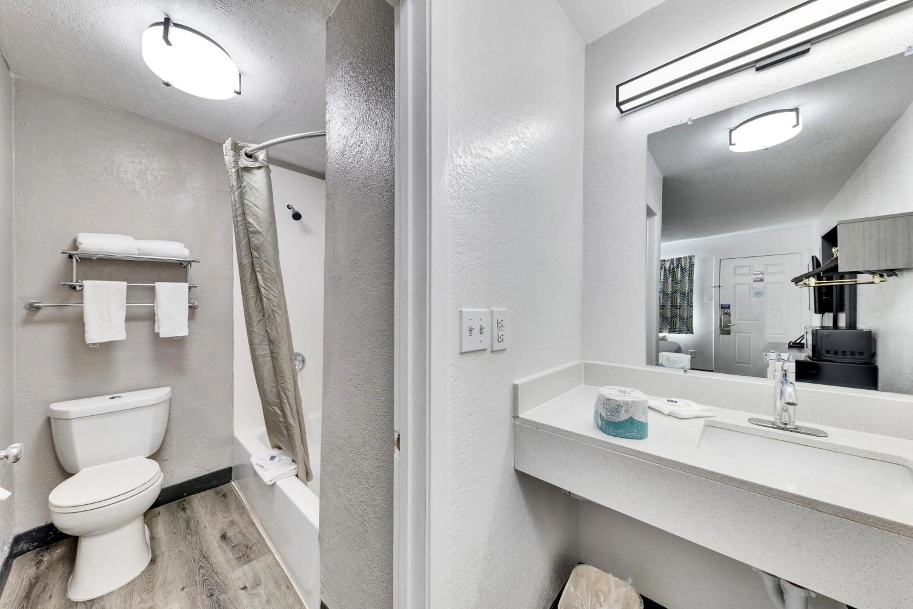 Bathroom in Motel 6-Austin, TX - Airport - South