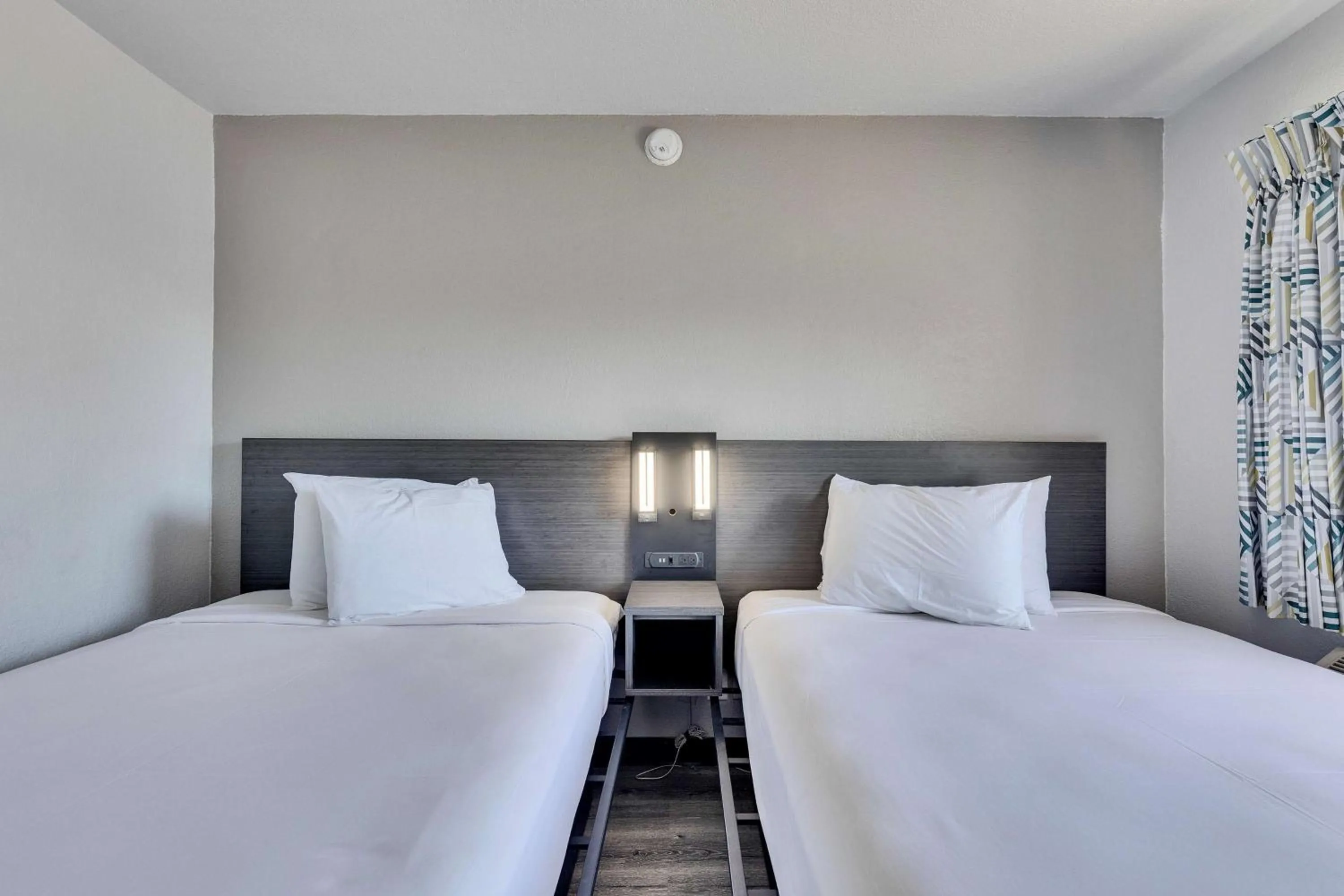 Bedroom, Bed in Motel 6-Austin, TX - Airport - South