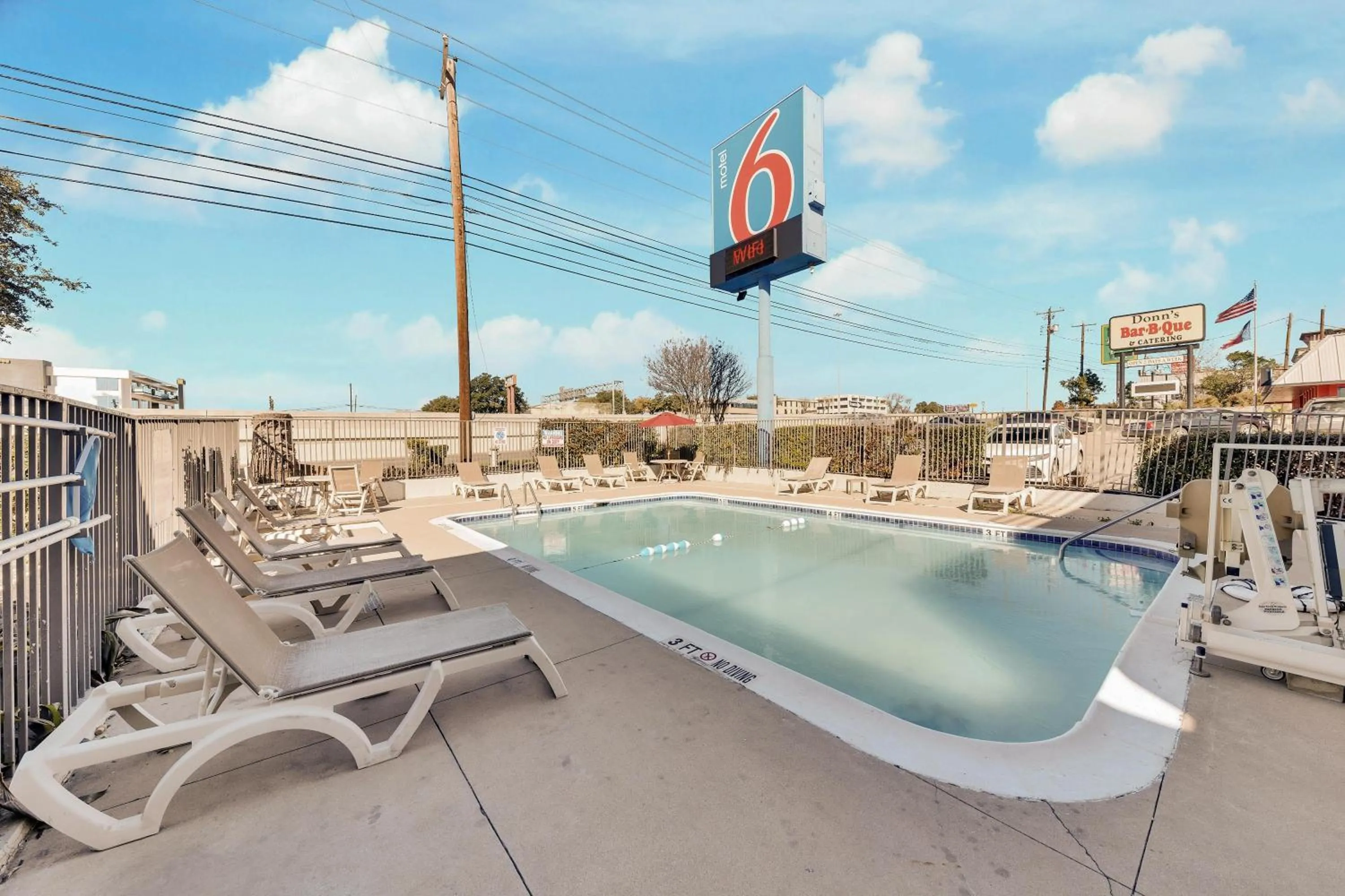 Swimming pool in Motel 6-Austin, TX - Airport - South