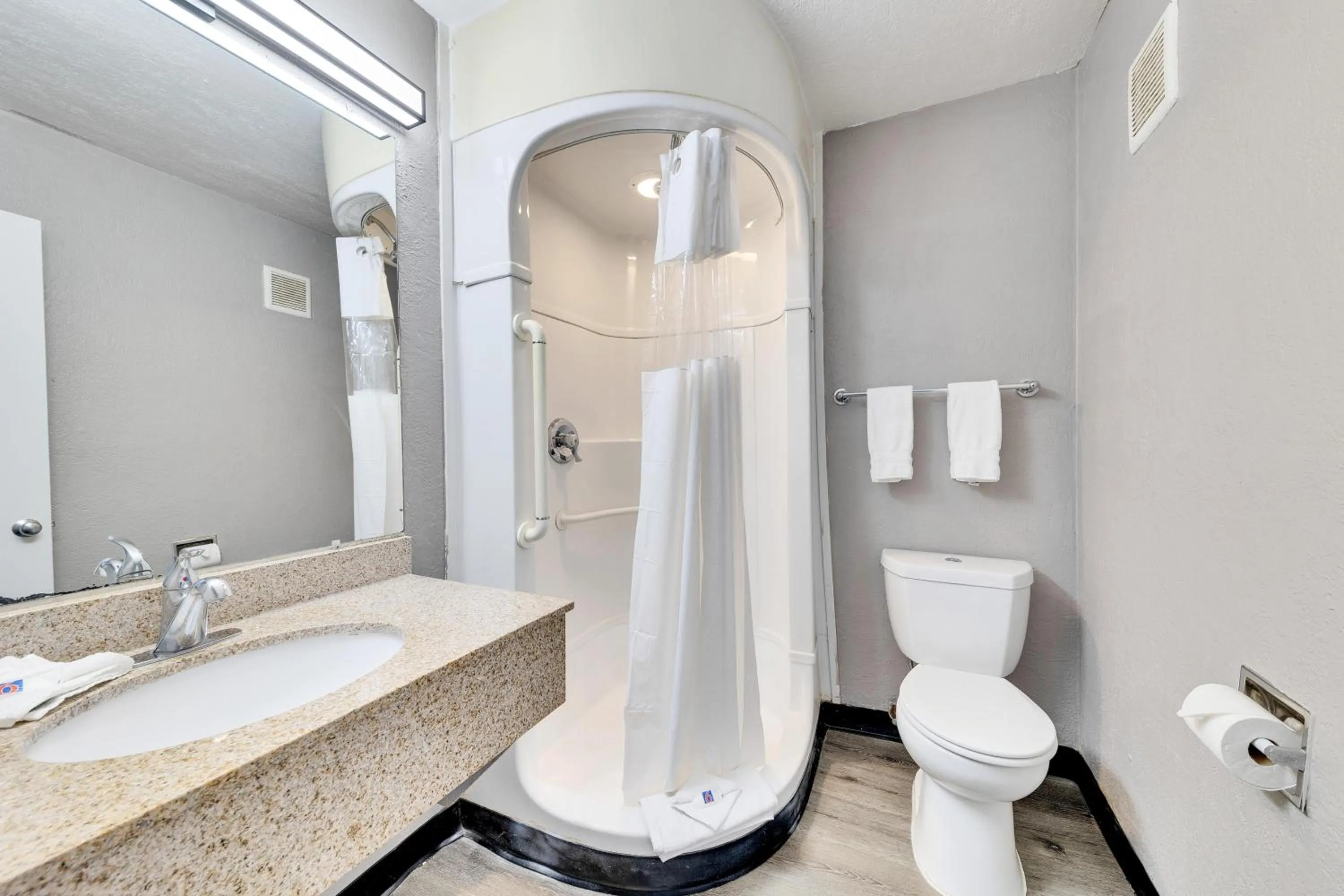 Bathroom in Motel 6-Austin, TX - Airport - South