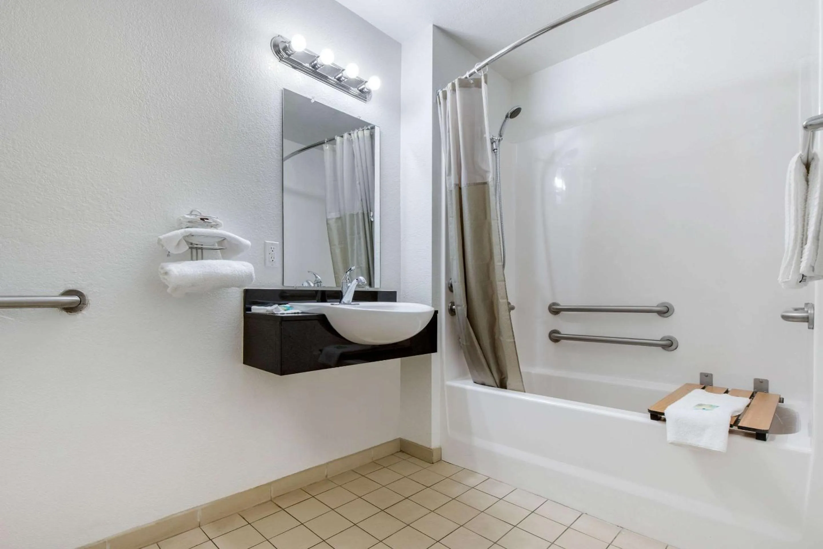 Bathroom in Rodeway Inn Winston Salem Route 52