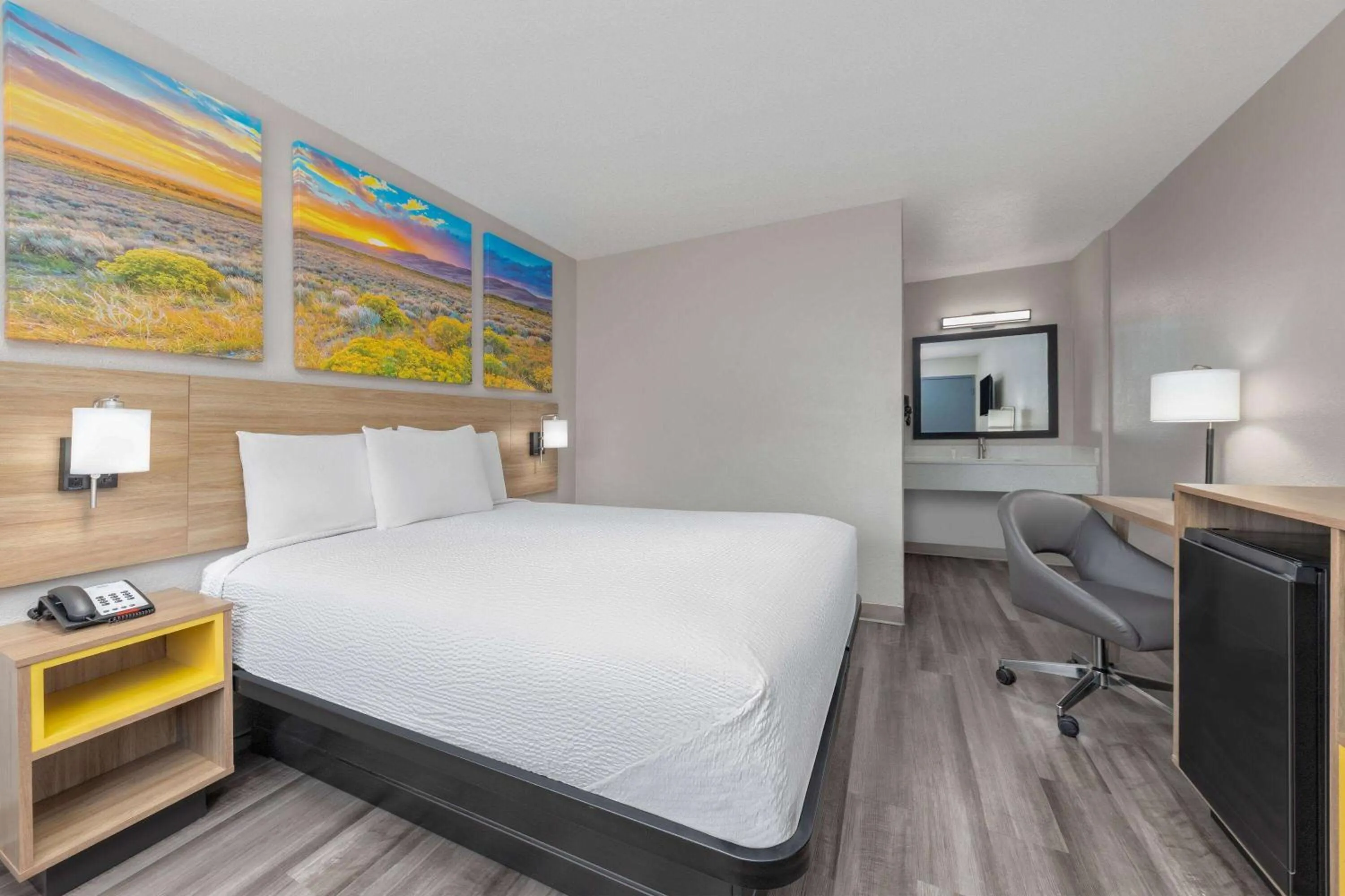 Photo of the whole room, Bed in Days Inn by Wyndham Wichita Falls