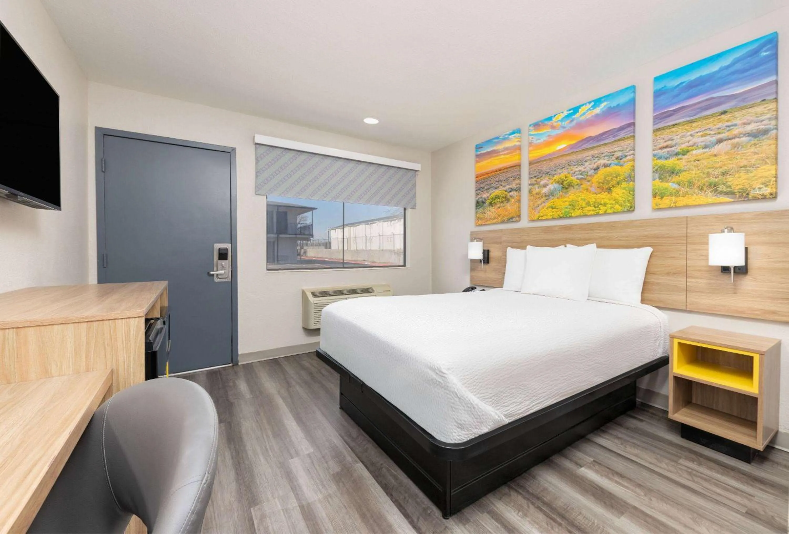 Photo of the whole room, Bed in Days Inn by Wyndham Wichita Falls