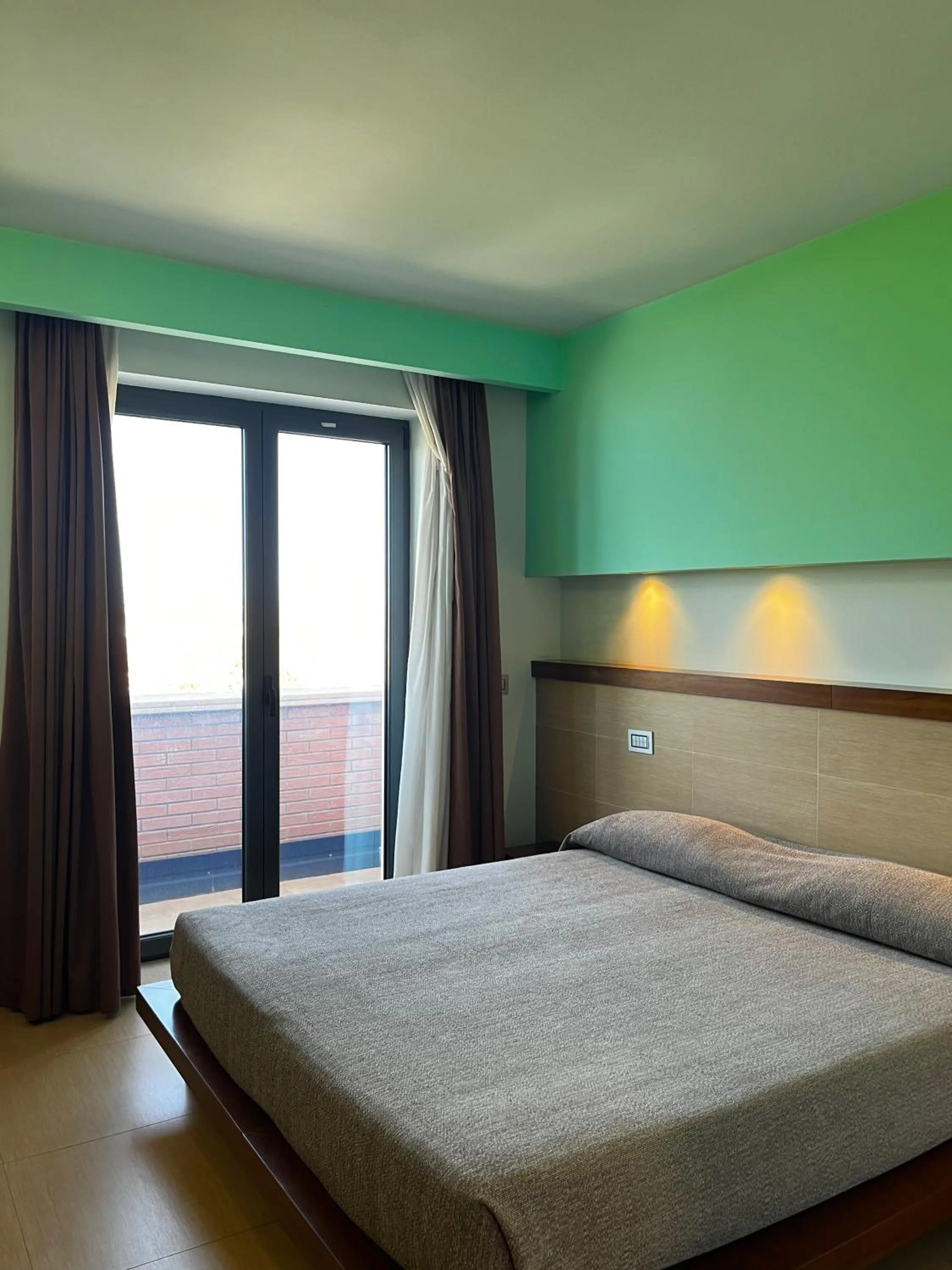 Shower, Bed in don guglielmo panoramic hotel & spa