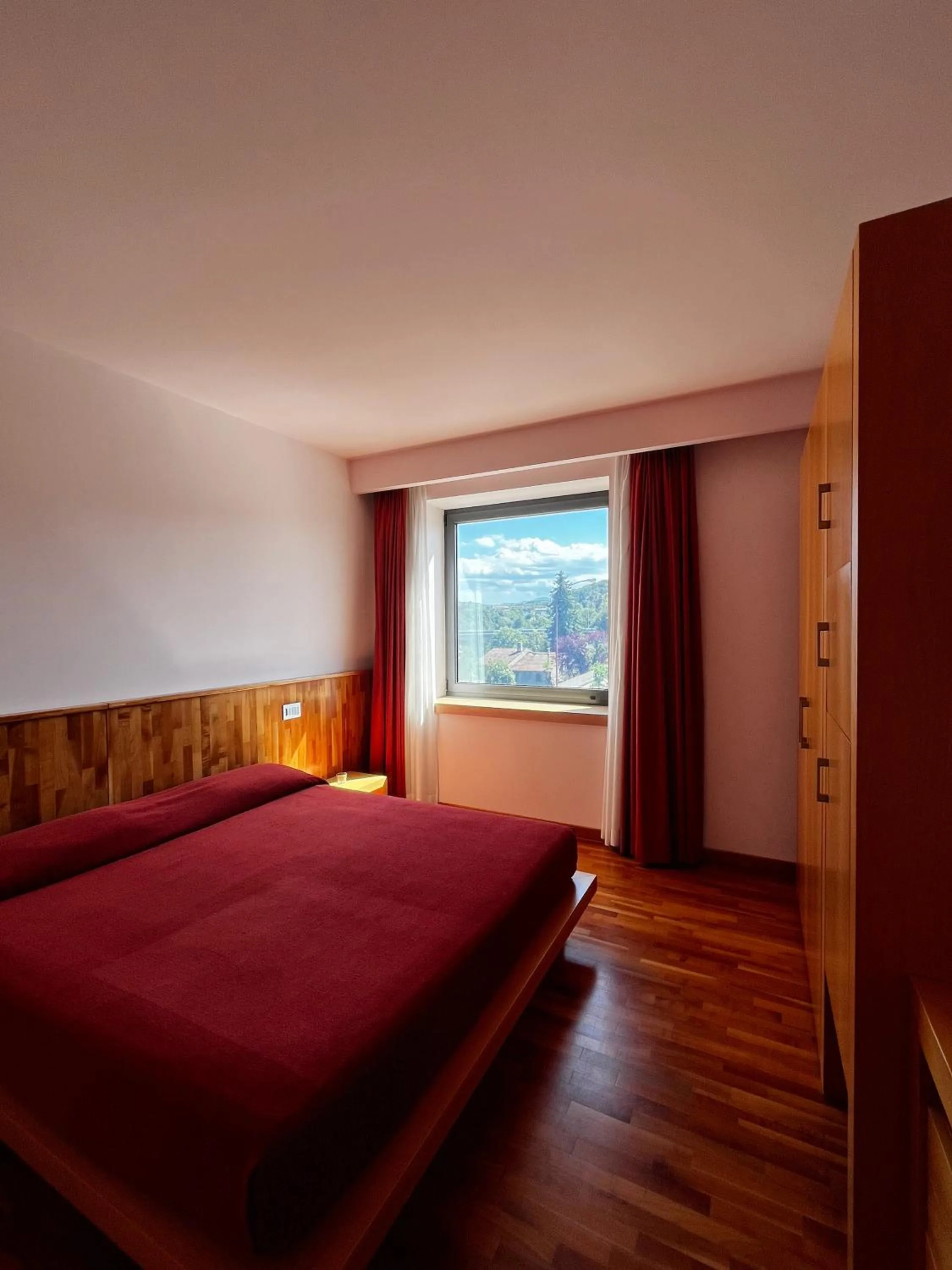 Shower, Bed in don guglielmo panoramic hotel & spa