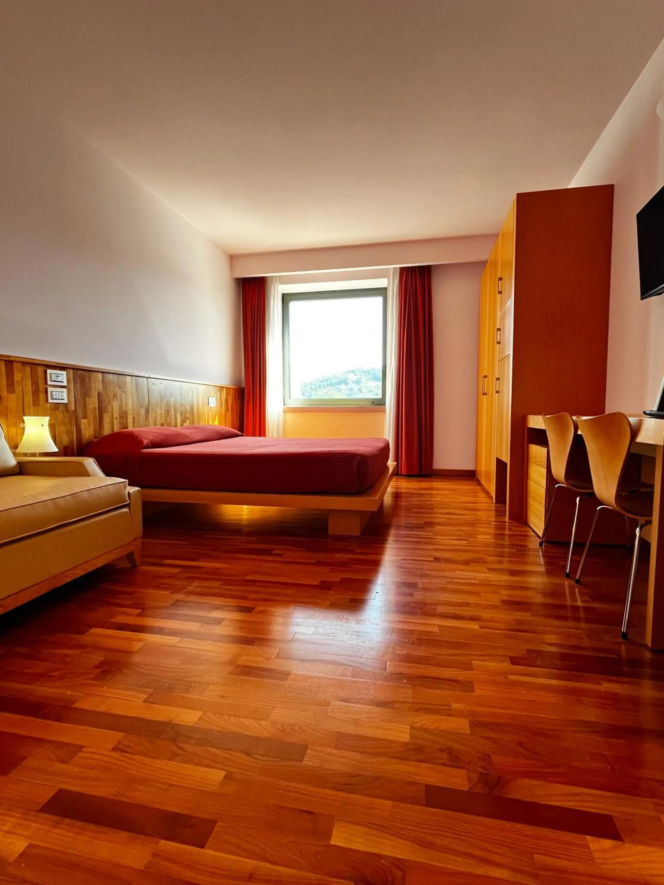 Shower, Bed in don guglielmo panoramic hotel & spa