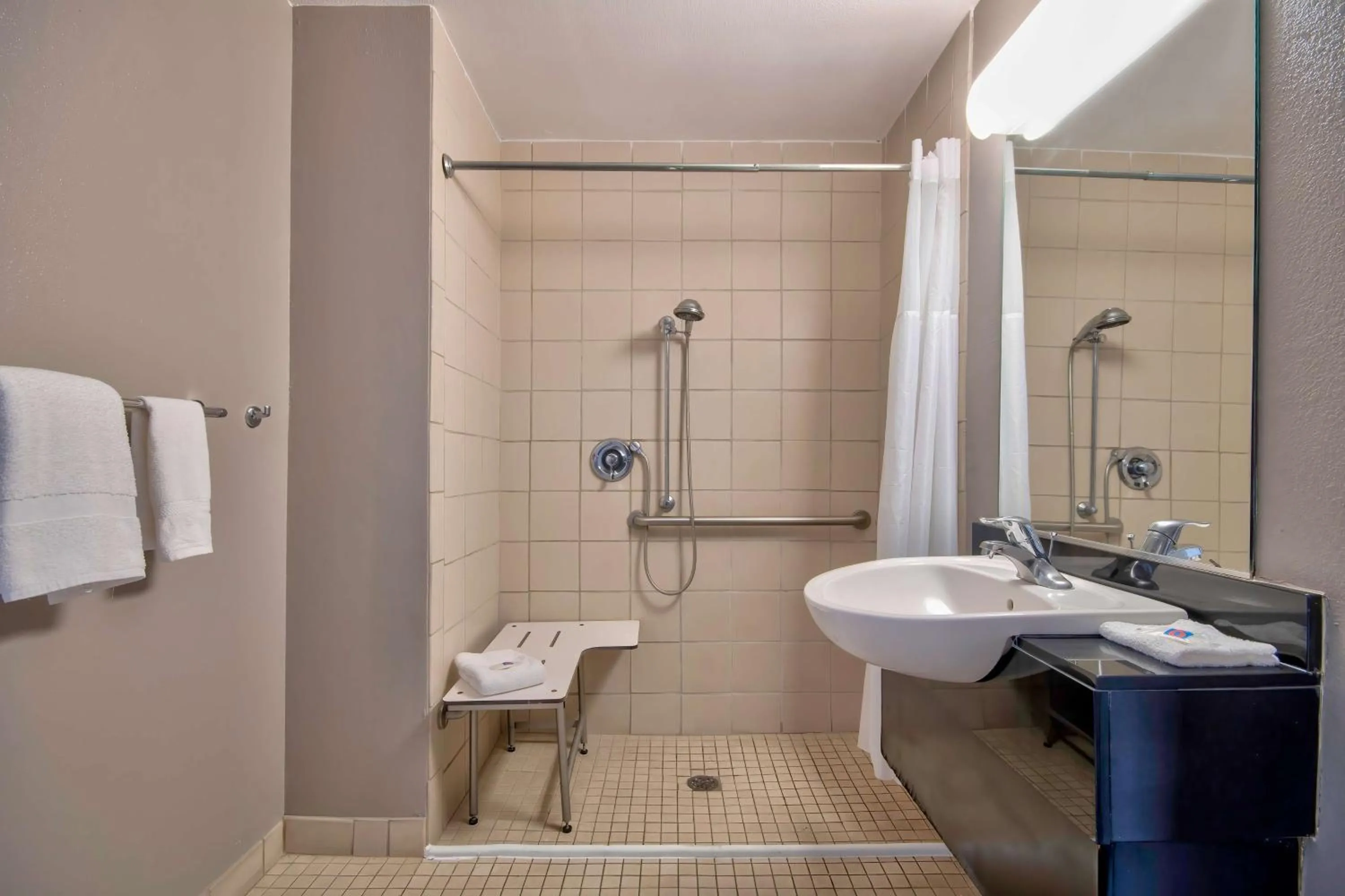 Bathroom in Motel 6-Albuquerque, NM - Midtown