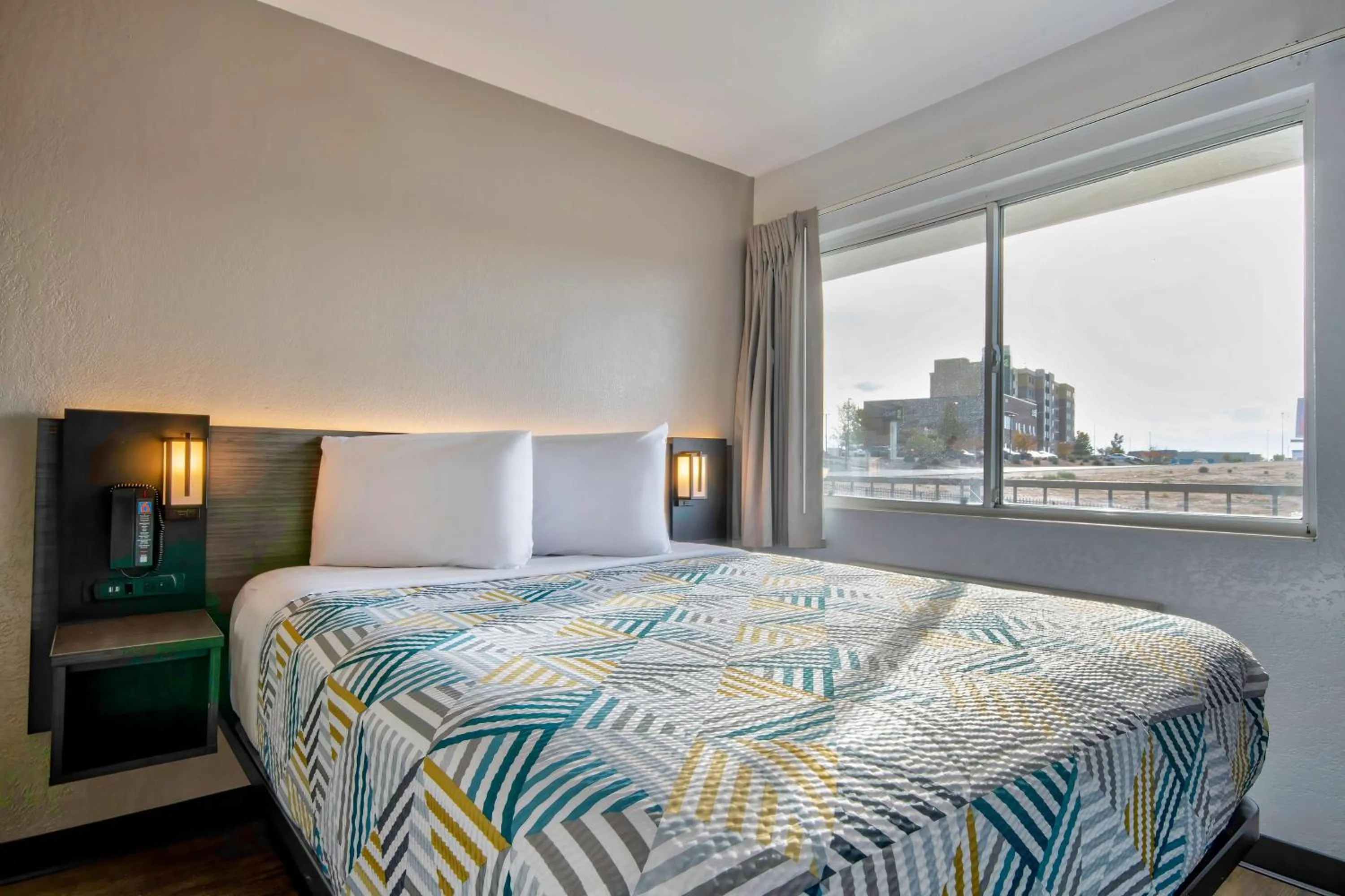 Bedroom, Bed in Motel 6-Albuquerque, NM - Midtown