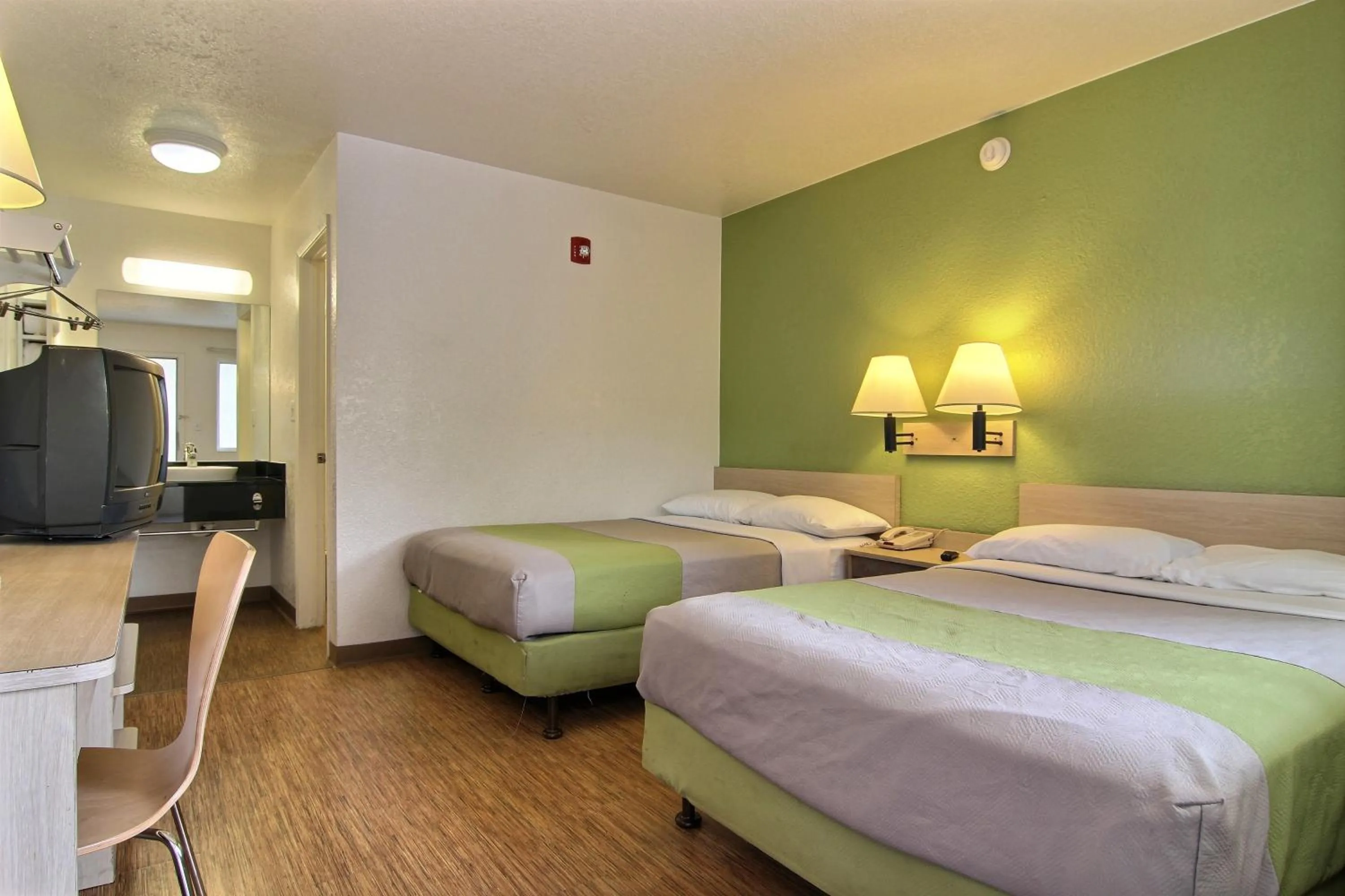 Bedroom, Bed in Motel 6-Albuquerque, NM - Midtown