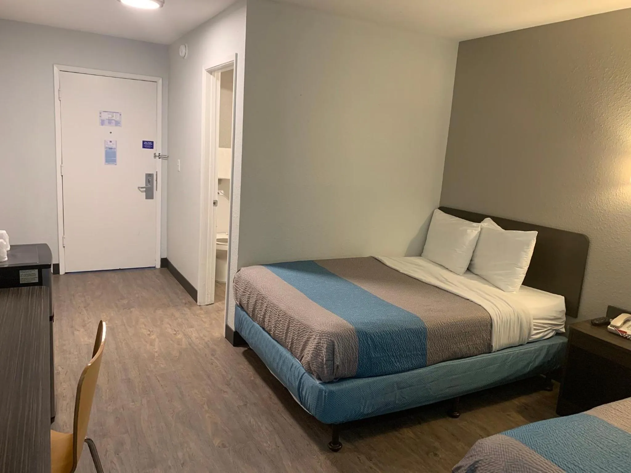 Bed in Motel 6-Fort Wayne, IN