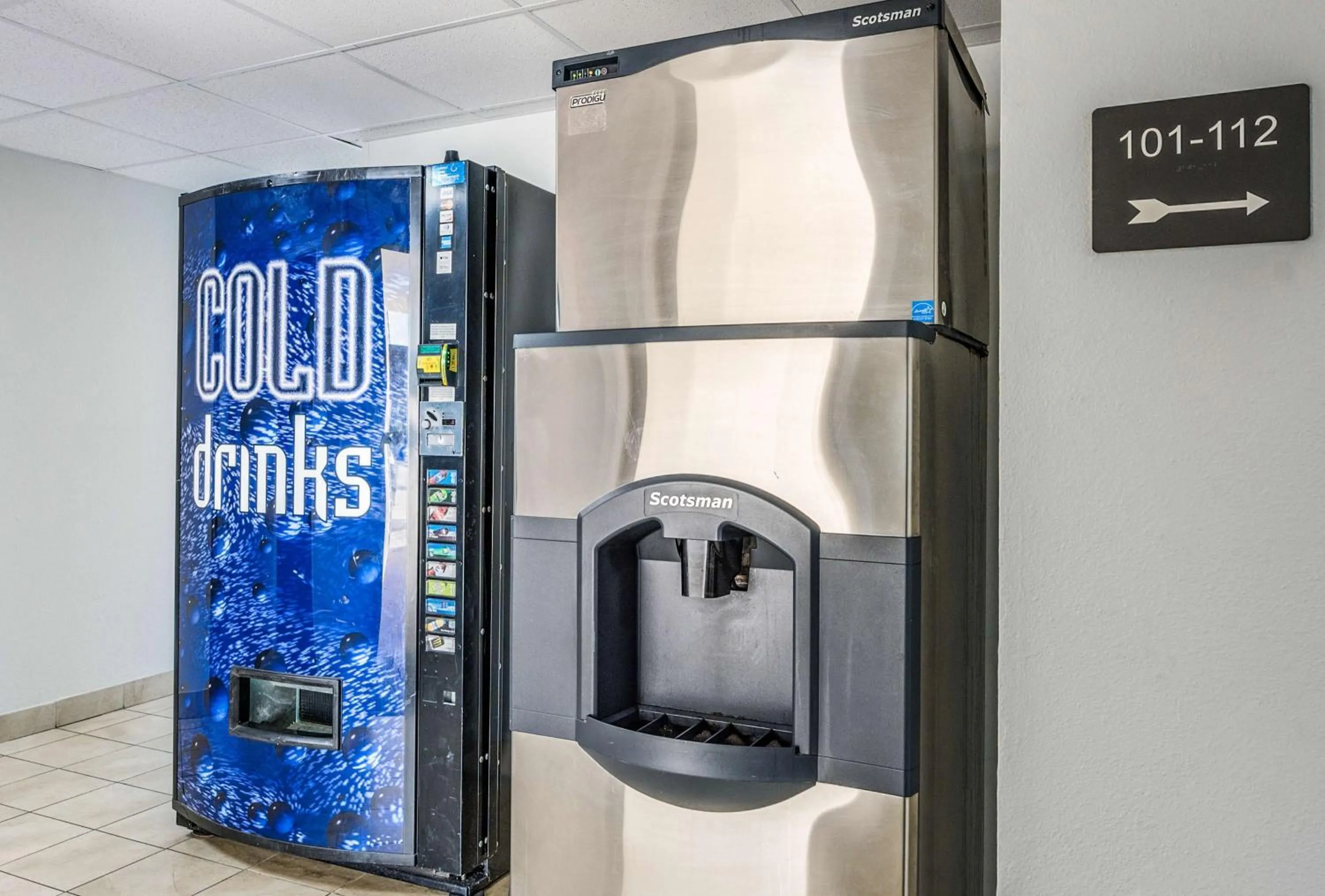 Property building in Motel 6-Fort Wayne, IN