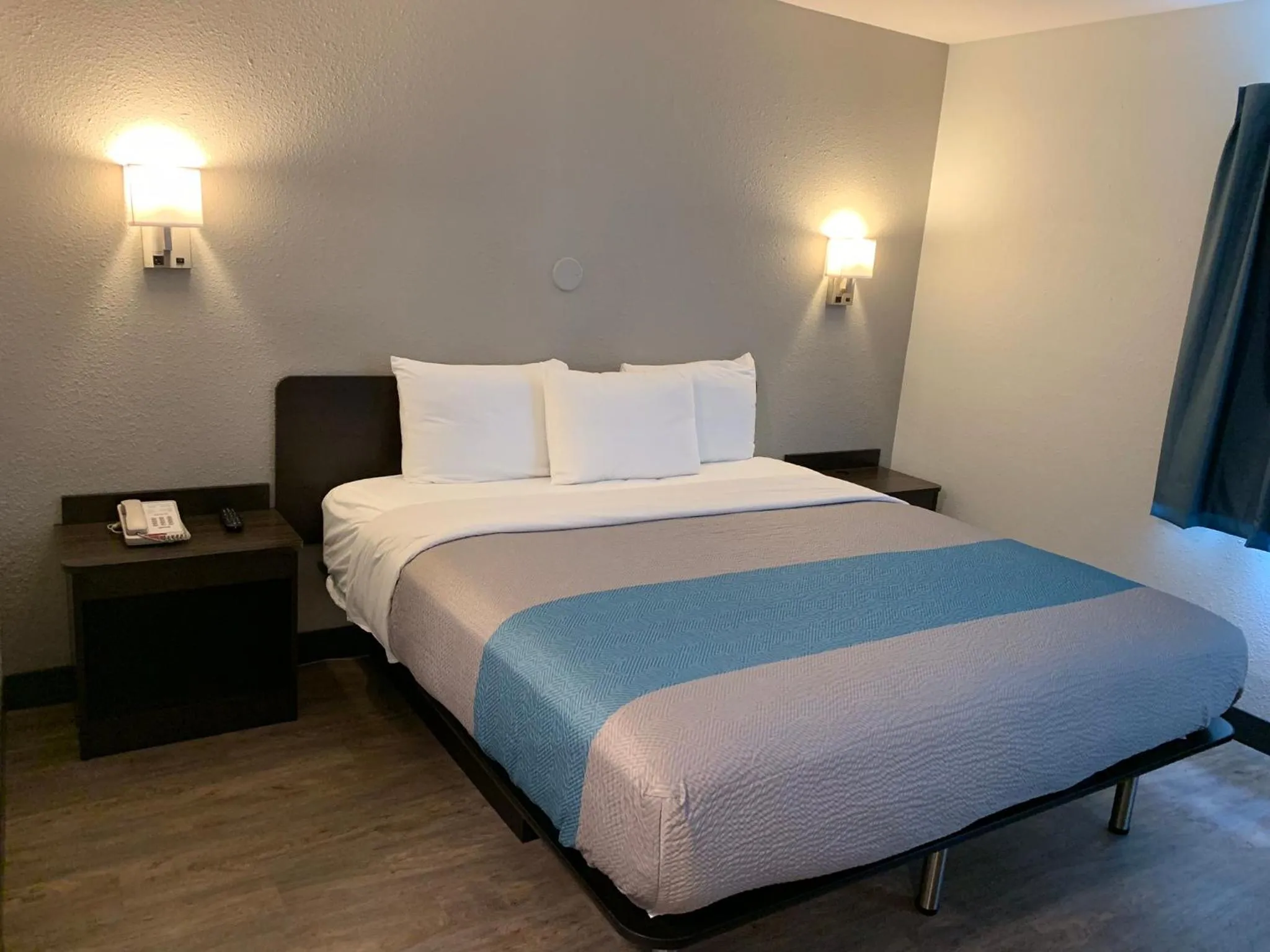 Bed in Motel 6-Fort Wayne, IN