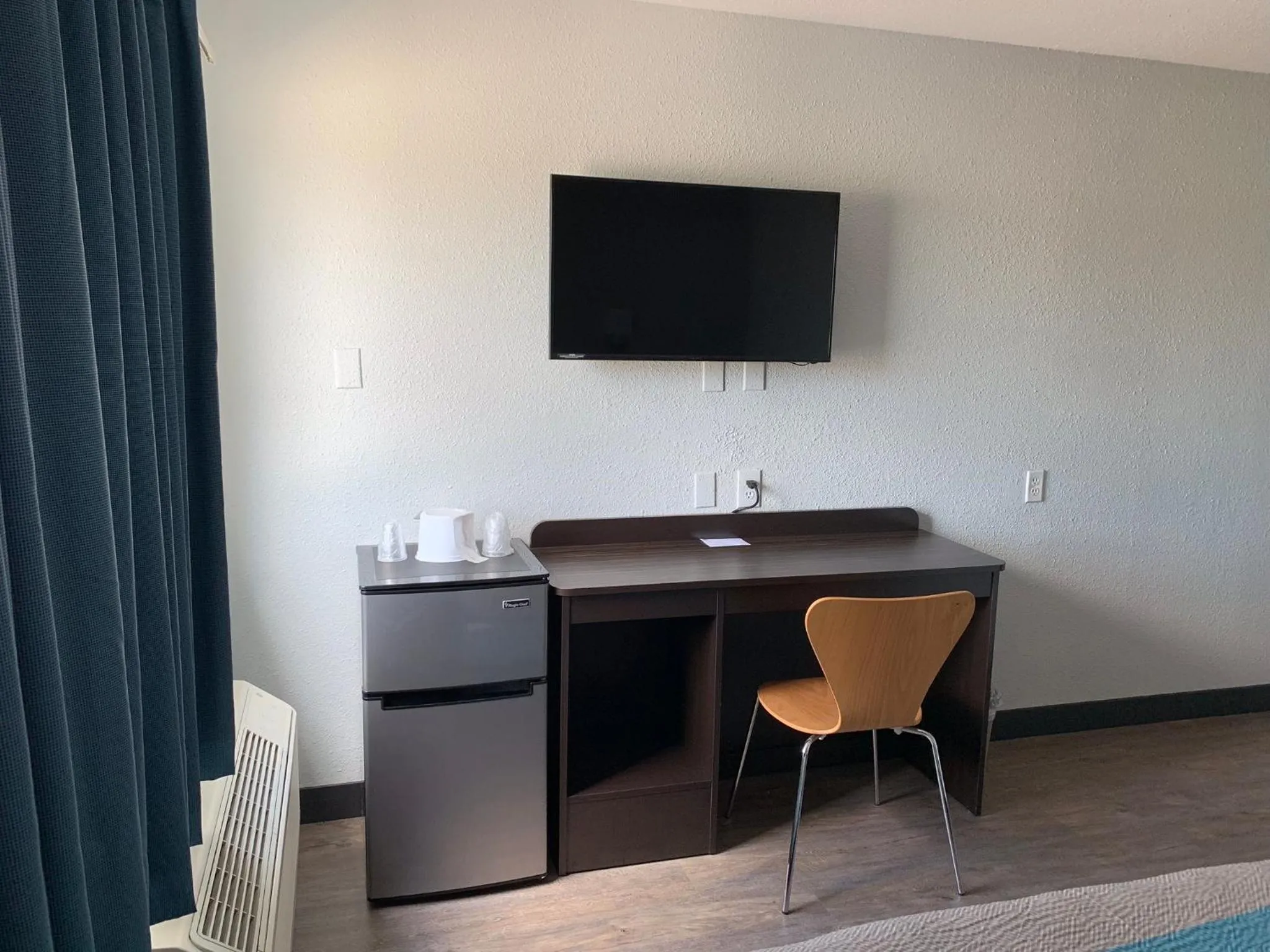 TV and multimedia in Motel 6-Fort Wayne, IN