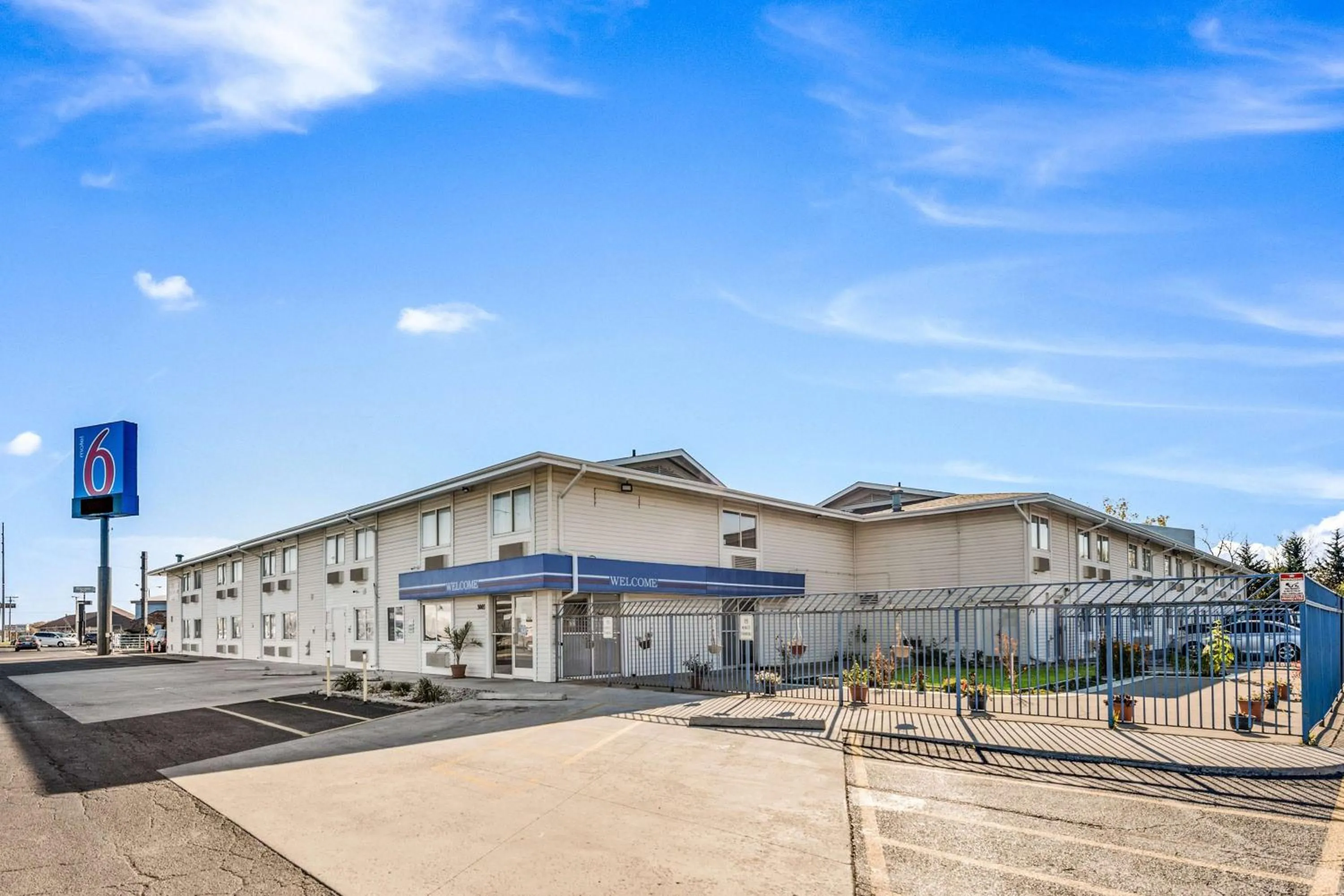 Property building in Motel 6-Fort Wayne, IN
