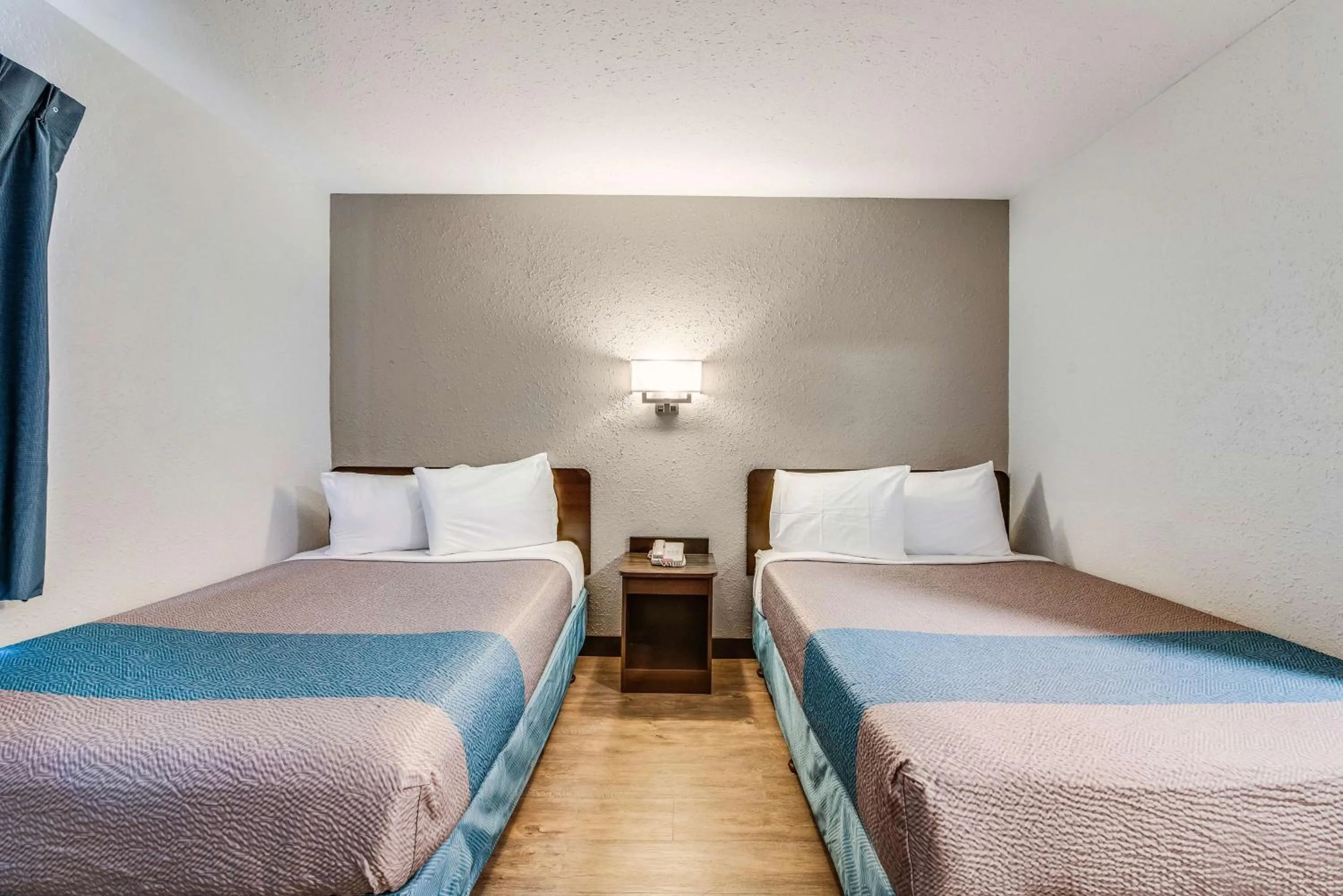 Photo of the whole room, Bed in Motel 6-Fort Wayne, IN