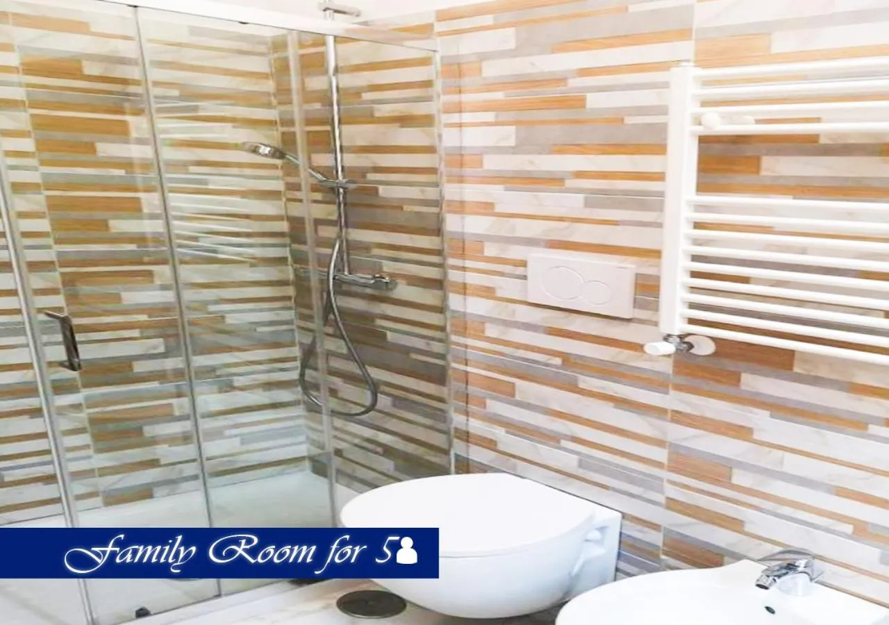 Shower in Bed & Breakfast Medea