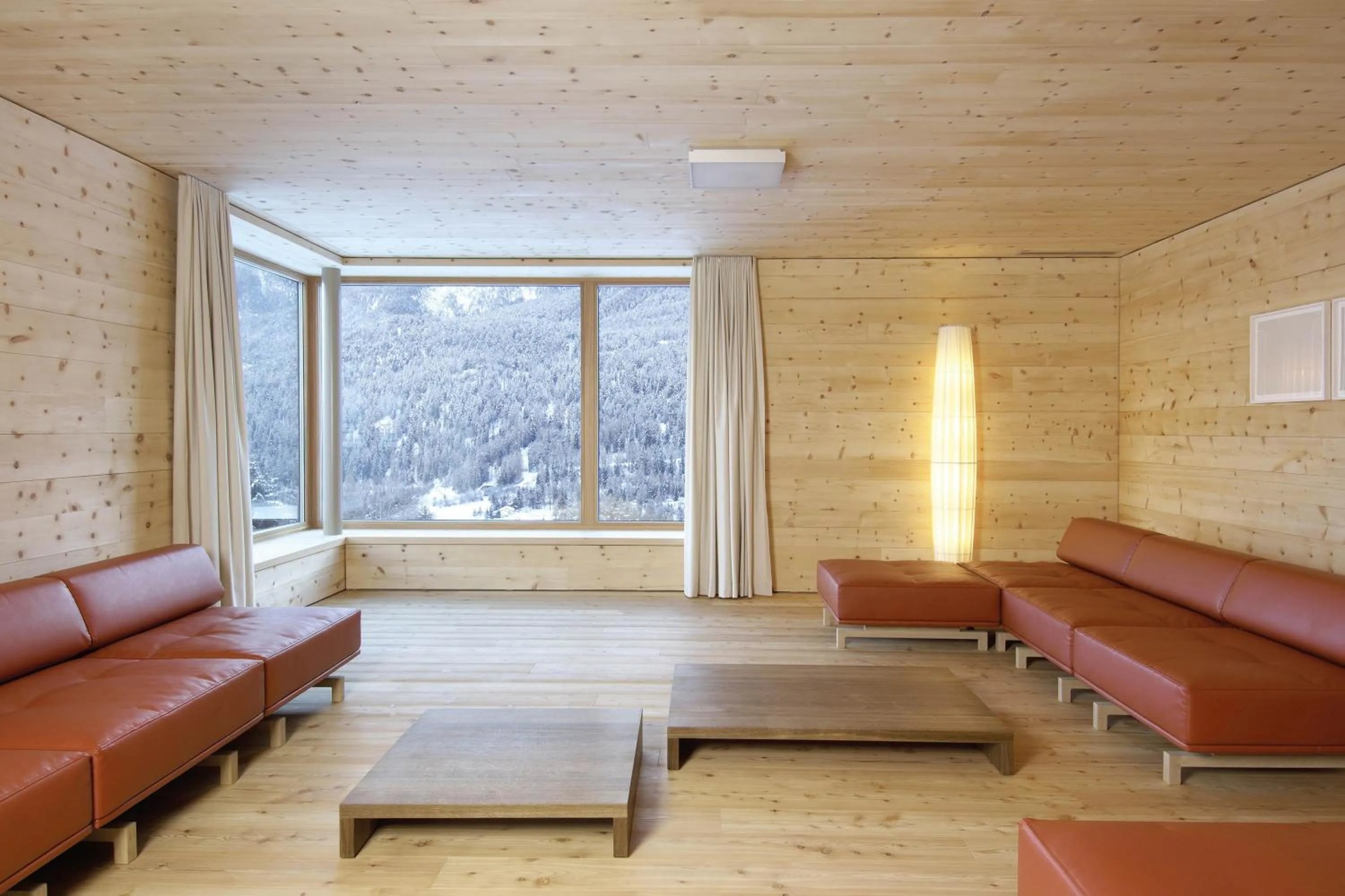 Communal lounge/ TV room in Scuol Youth Hostel