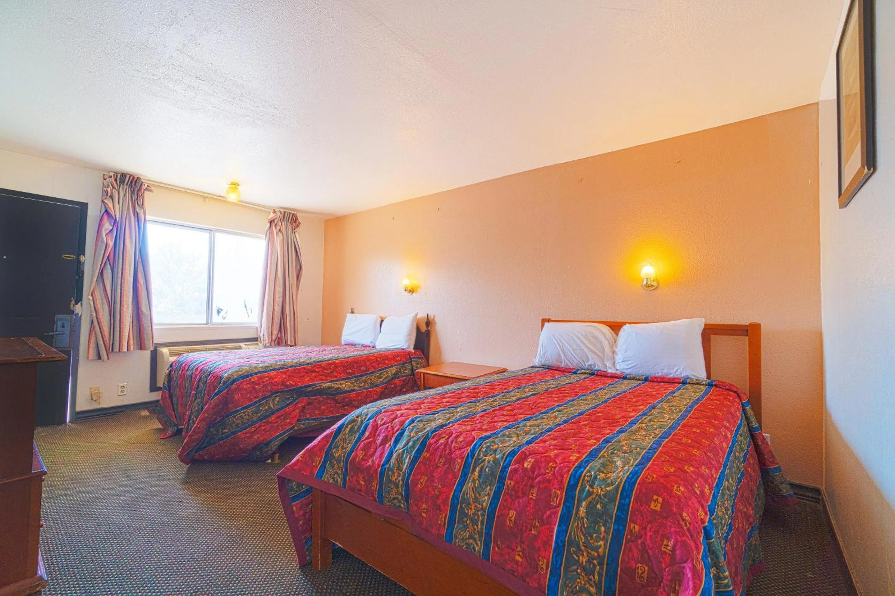 Bedroom, Bed in Castle Inn & Suites By OYO Chickasha