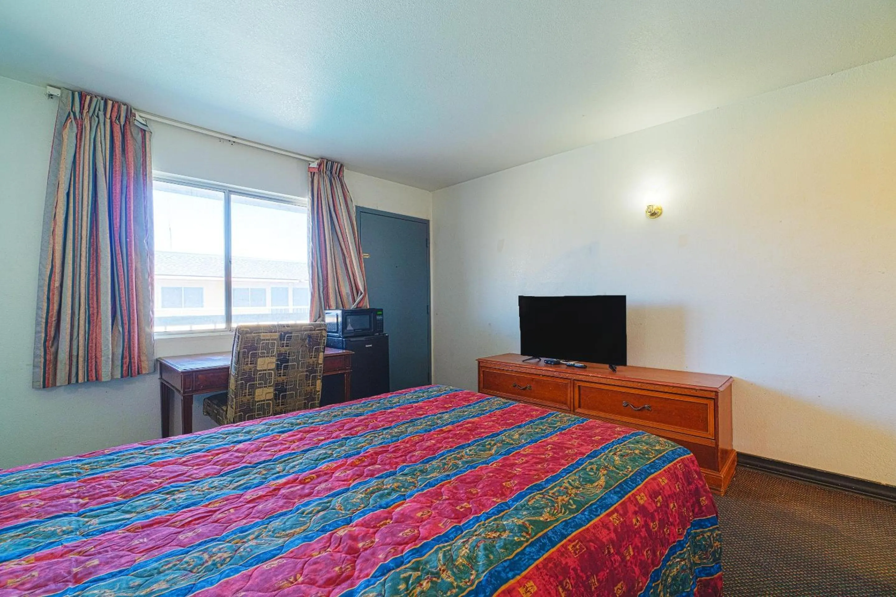 Bedroom, Bed in Castle Inn & Suites By OYO Chickasha