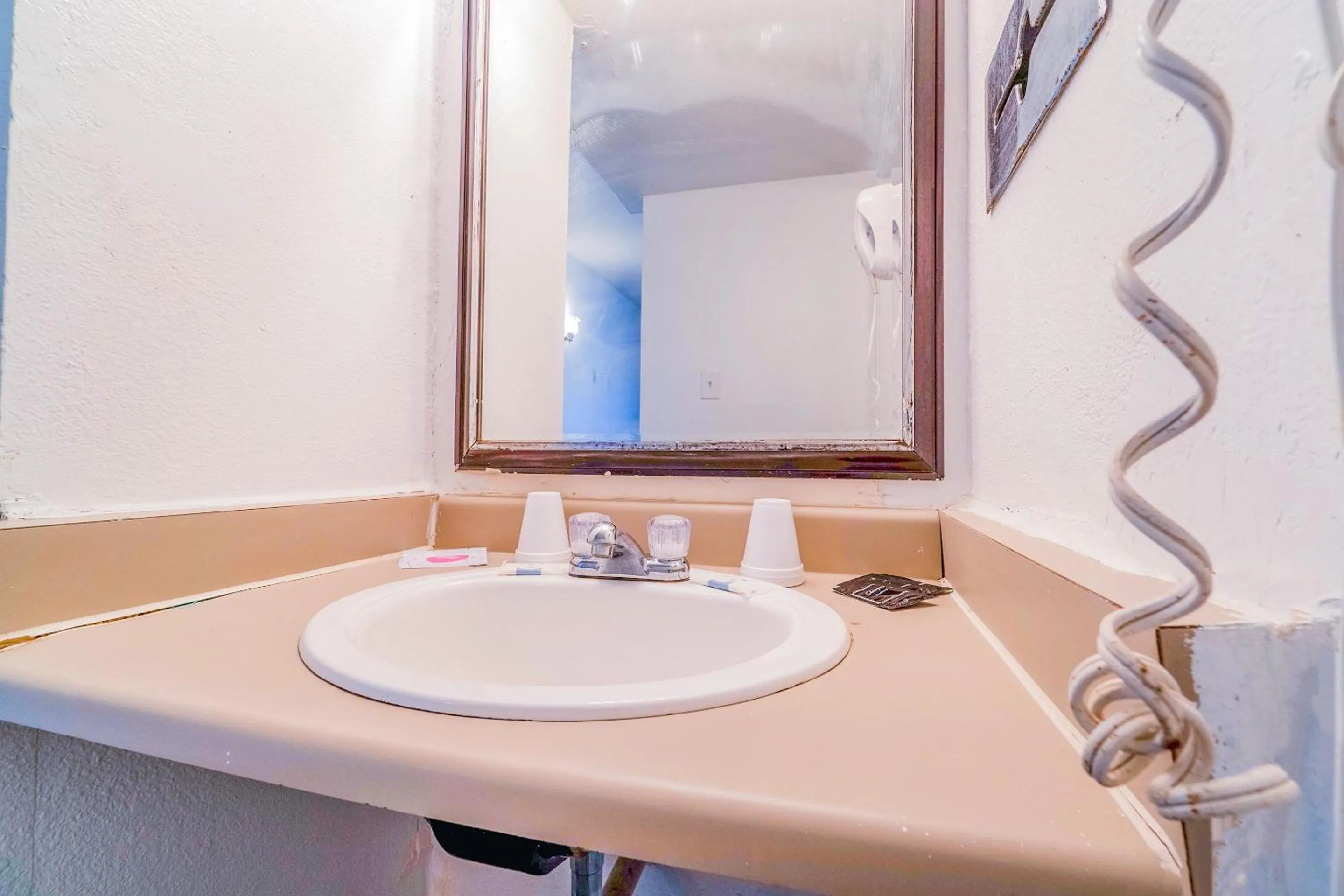 Bathroom in Castle Inn & Suites By OYO Chickasha