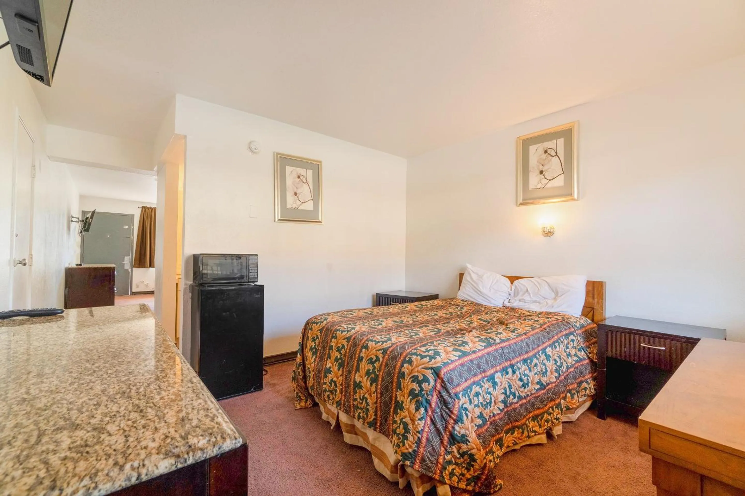 Bedroom, Bed in Castle Inn & Suites By OYO Chickasha