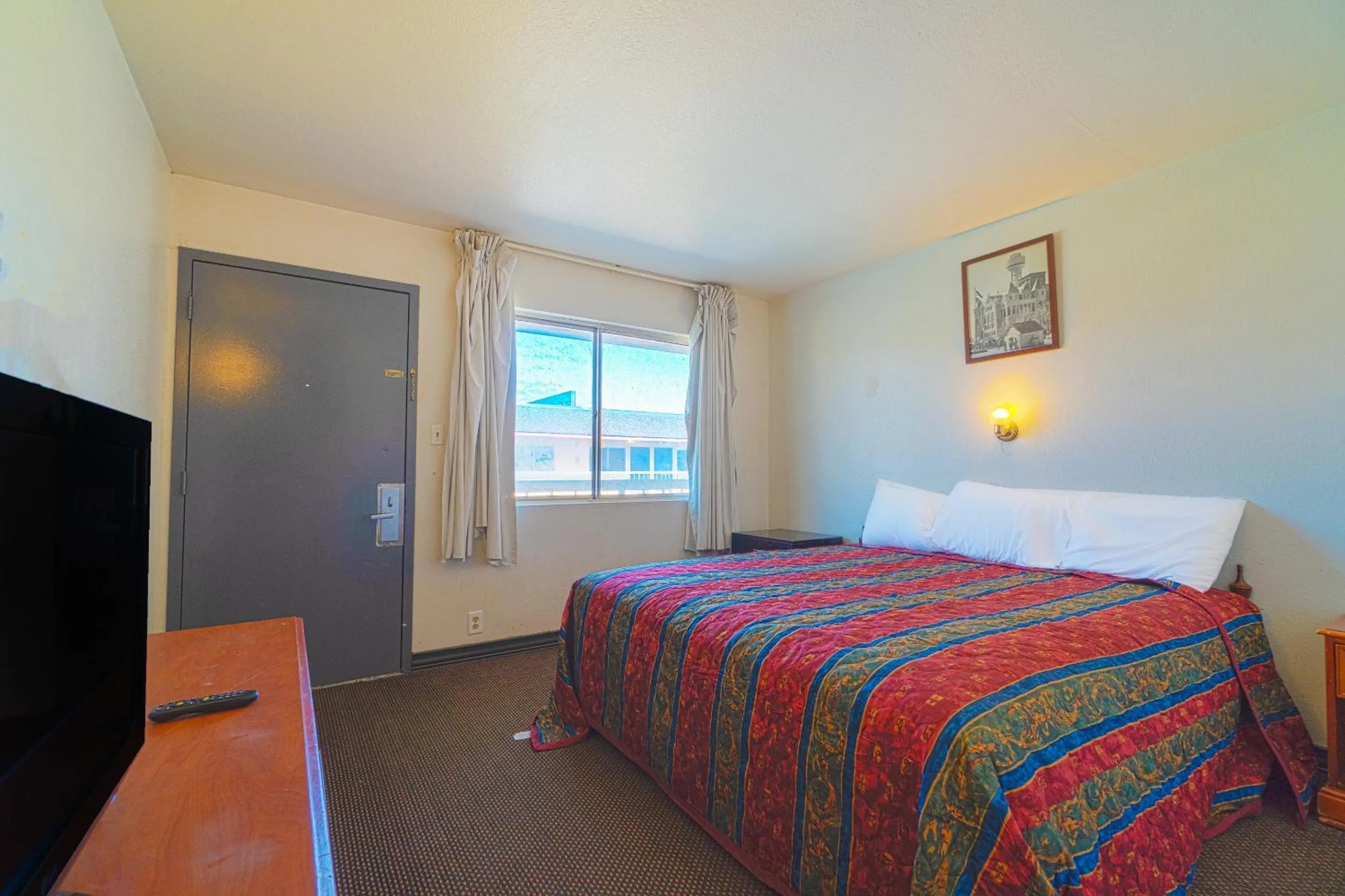 Bedroom, Bed in Castle Inn & Suites By OYO Chickasha