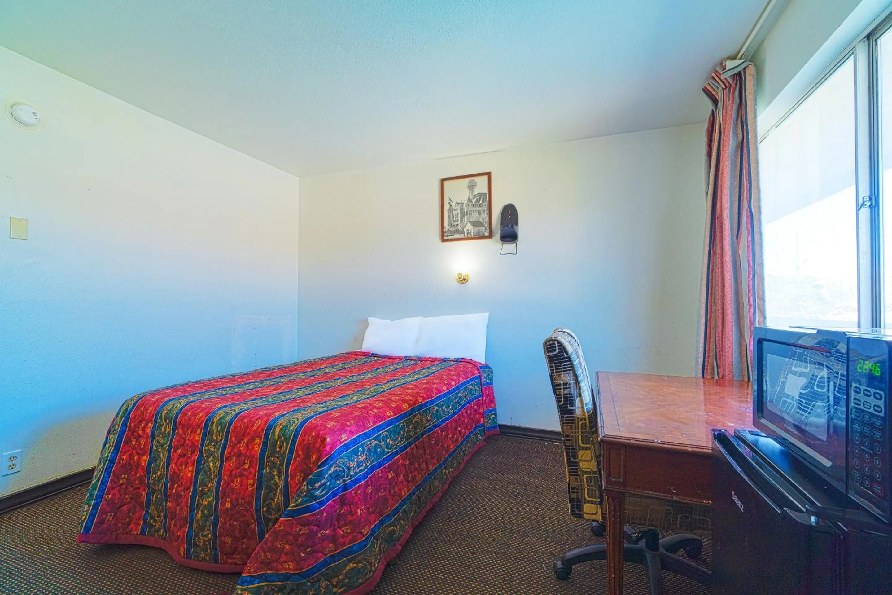 Bedroom, Bed in Castle Inn & Suites By OYO Chickasha