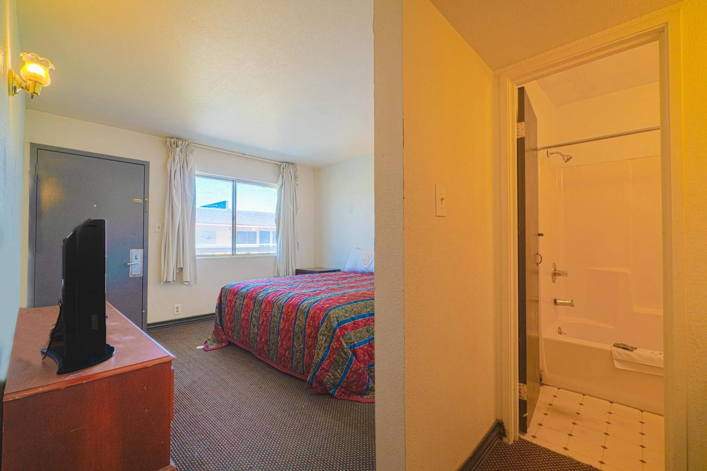 Bedroom, Bed in Castle Inn & Suites By OYO Chickasha