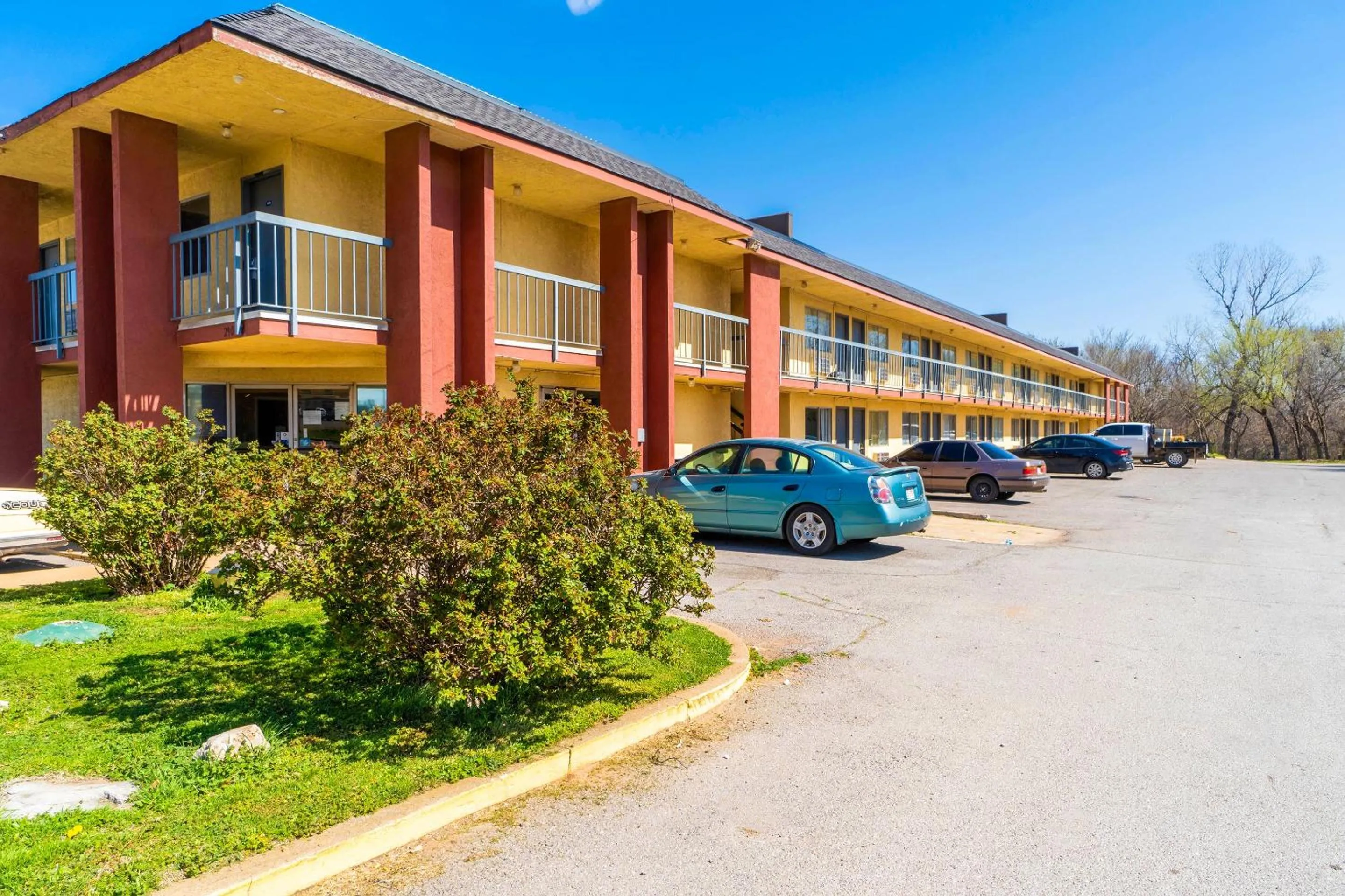 Facade/entrance in Castle Inn & Suites By OYO Chickasha