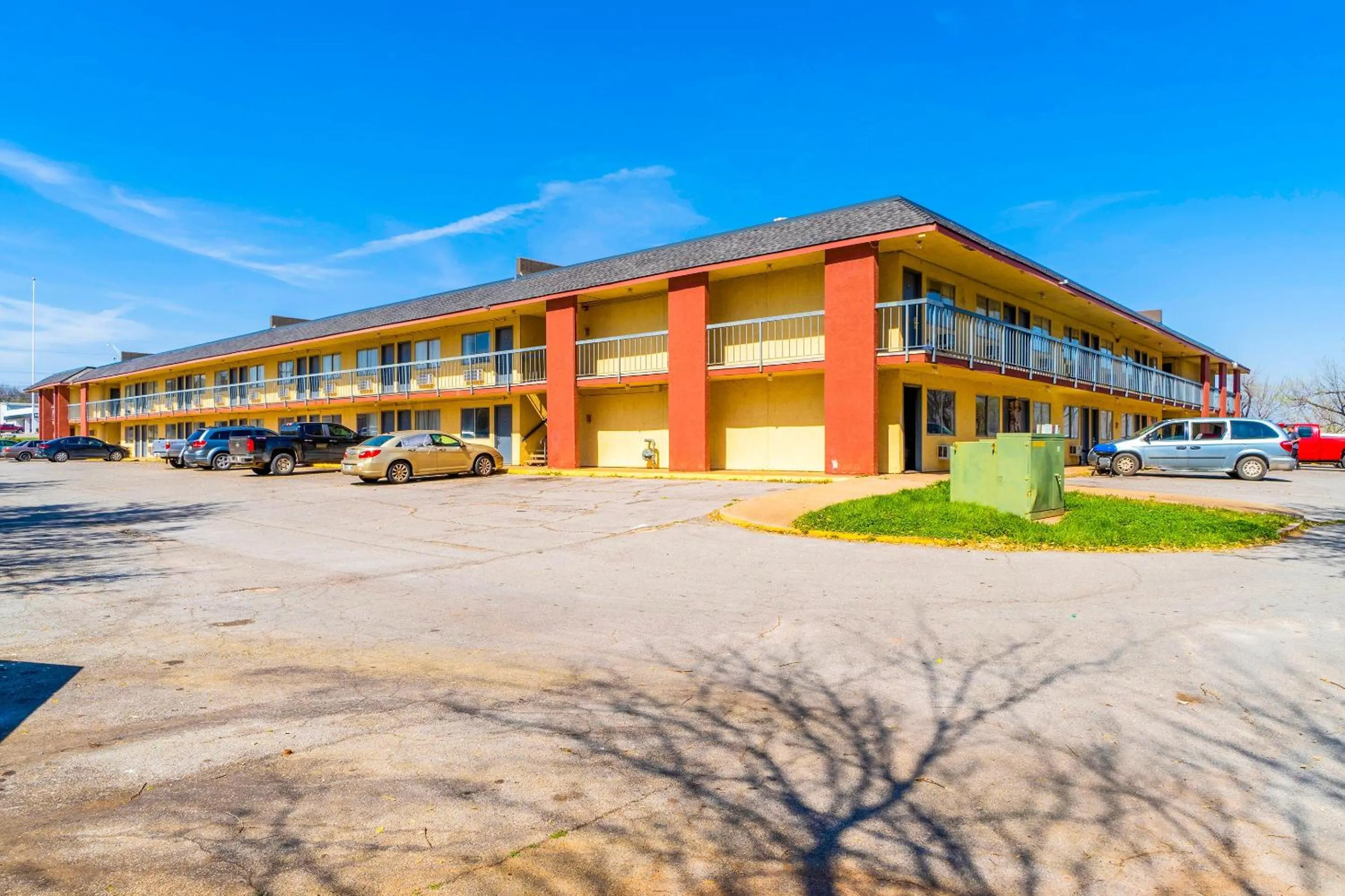 Facade/entrance in Castle Inn & Suites By OYO Chickasha