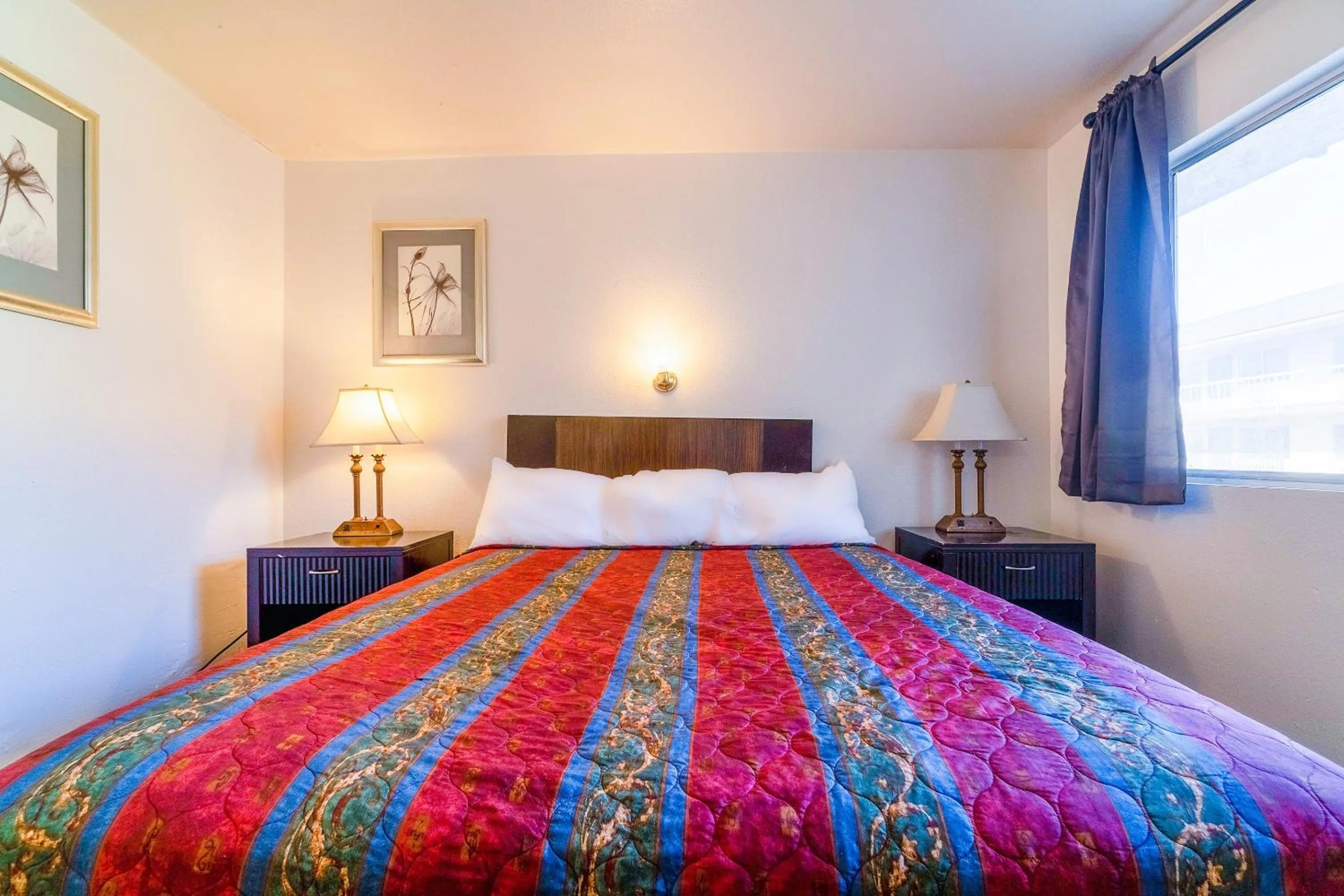 Bedroom, Bed in Castle Inn & Suites By OYO Chickasha