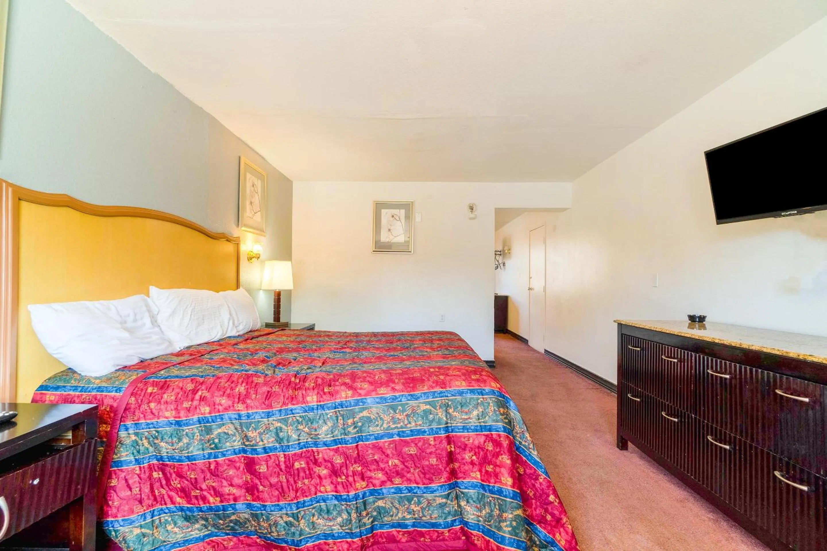 Bedroom, Bed in Castle Inn & Suites By OYO Chickasha